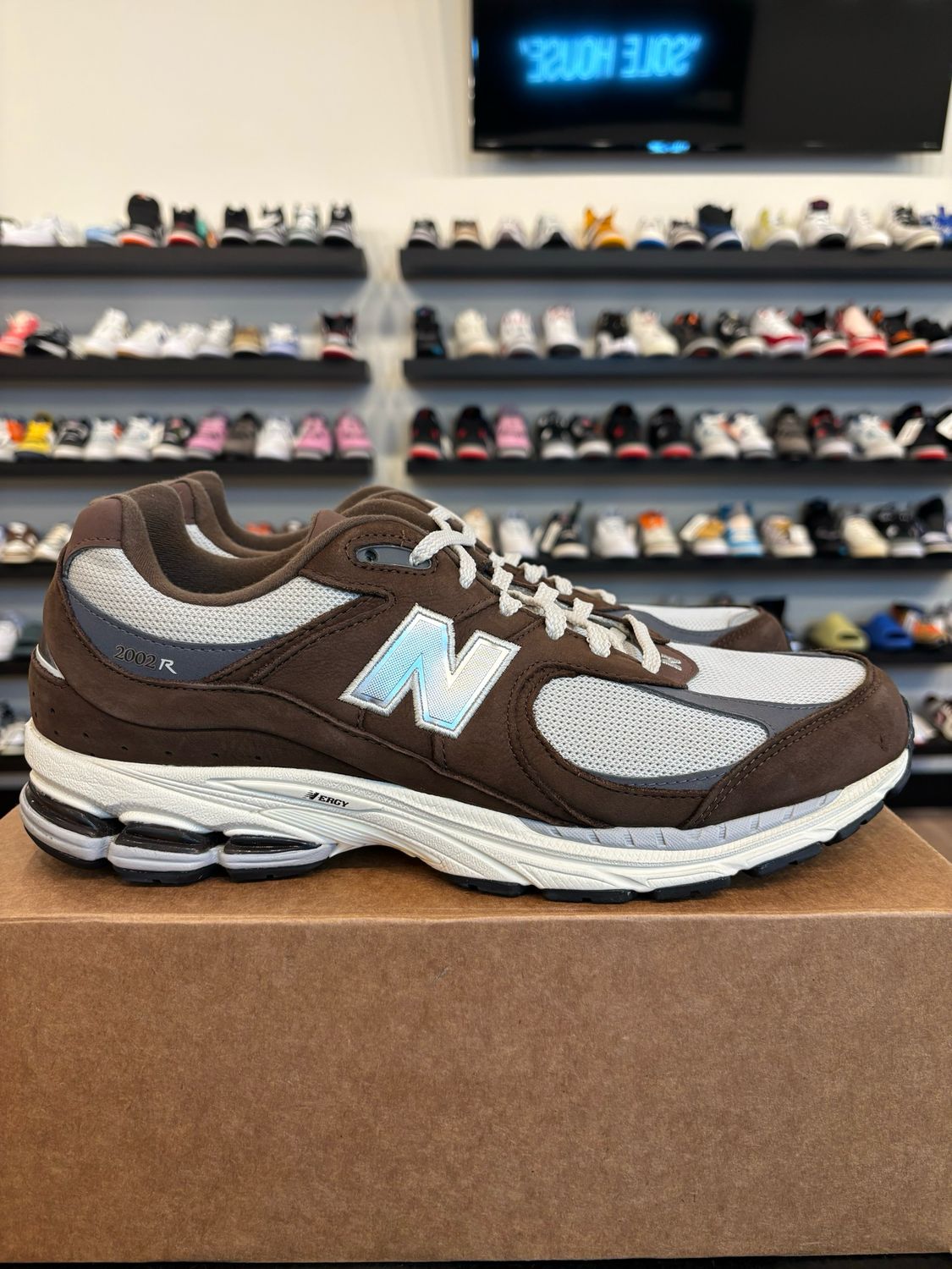 New Balance 2002R Mocha White Size 13 Pre-Owned (No Box)