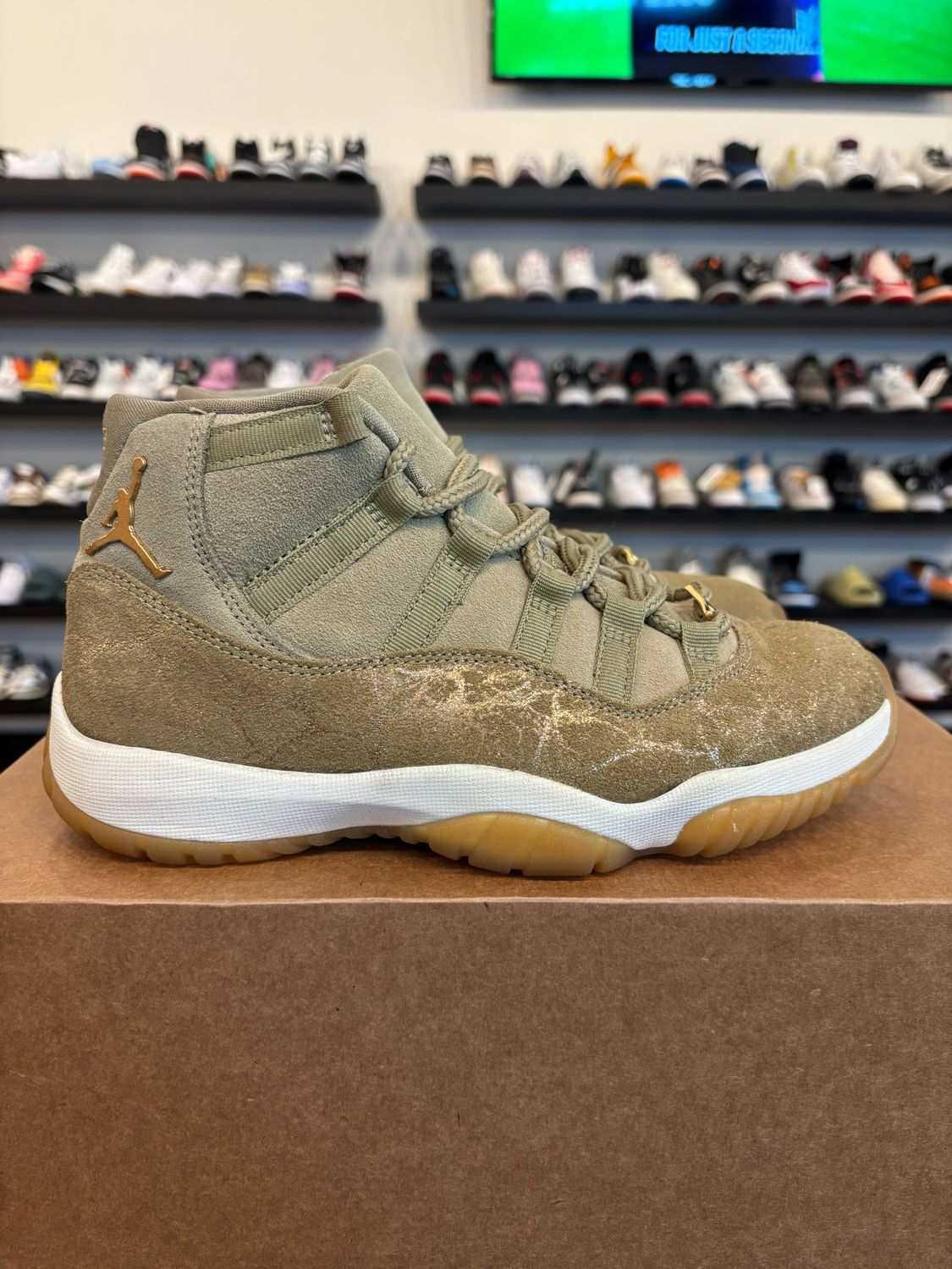 Jordan 11 Neutral Olive Size 6Y (7.5W) Pre-Owned (No Box)