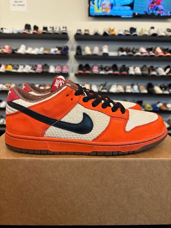 Nike SB Dunk Low Ramen Size 9.5 Pre-Owned (No Box)