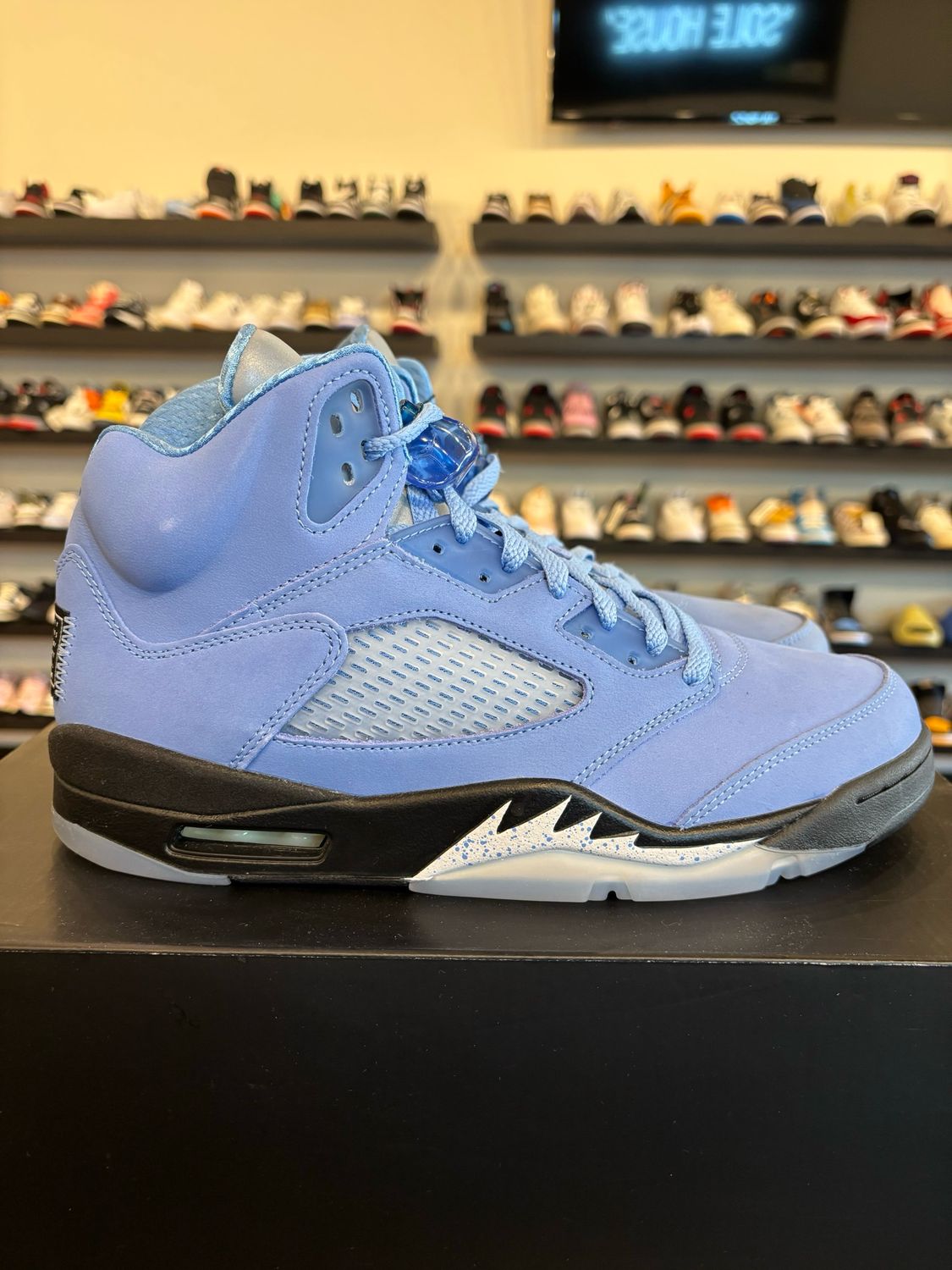 Jordan 5 University Blue Size 10.5 Brand New (FLAW)