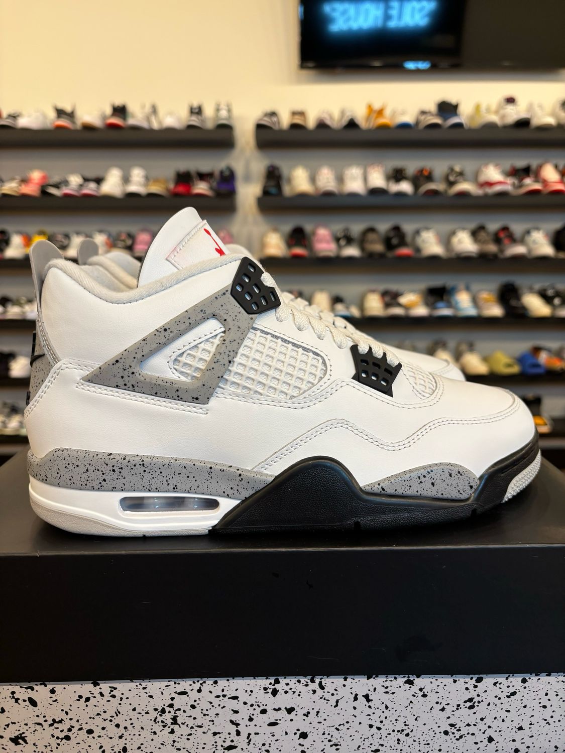 Jordan 4 White Cement 2025 Size 8 Pre-Owned