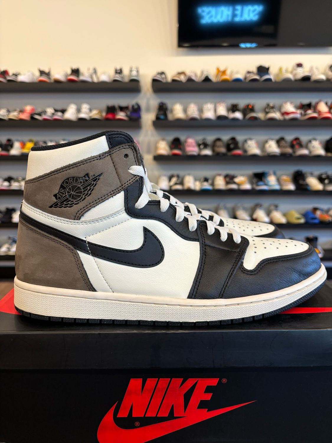 Jordan 1 Mocha Size 11.5 Pre-Owned