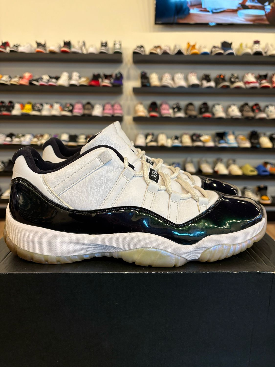 Jordan 11 Low Iridescent Size 13 Pre-Owned