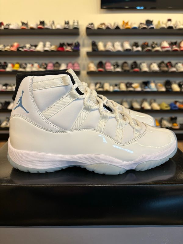 Jordan 11 Legend Blue 2024 Size 8 Pre-Owned
