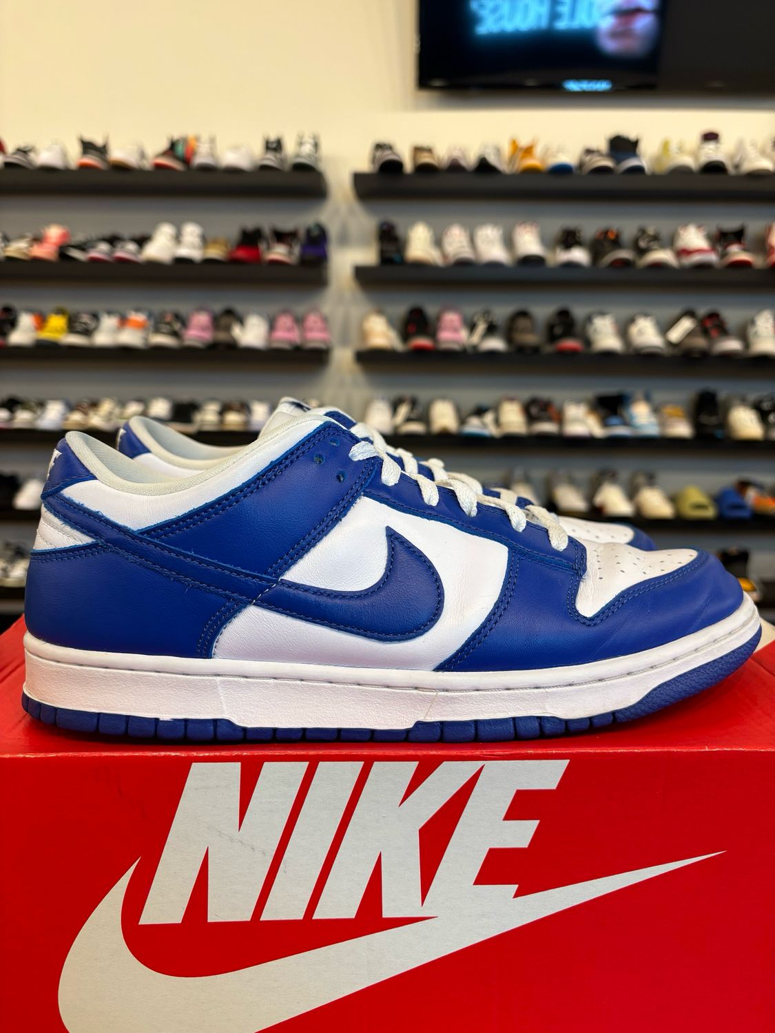 Nike Dunk Low Kentucky Size 9.5 Pre-Owned