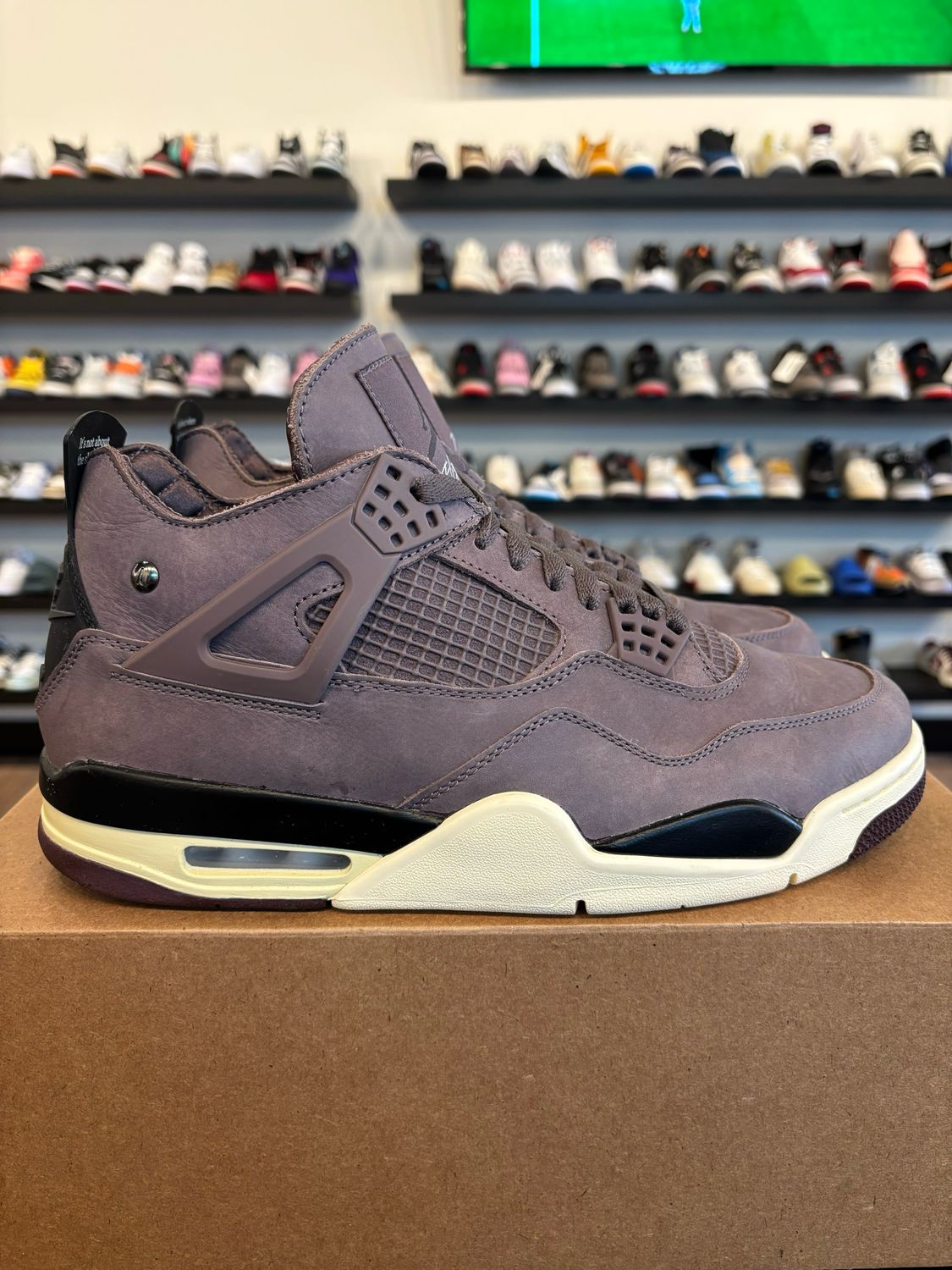 Jordan 4 A Ma Maniere Violet Ore Size 10 Pre-Owned (No Box)
