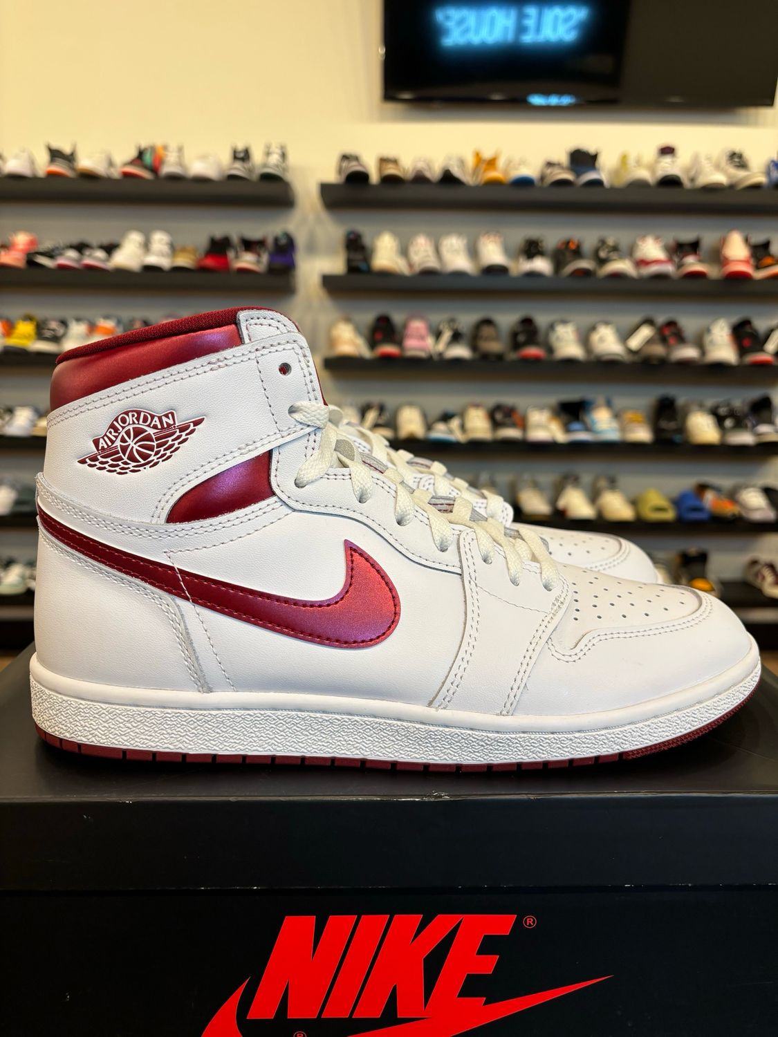 Jordan 1 &#39;85 Metallic Burgundy Size 10.5 Pre-Owned