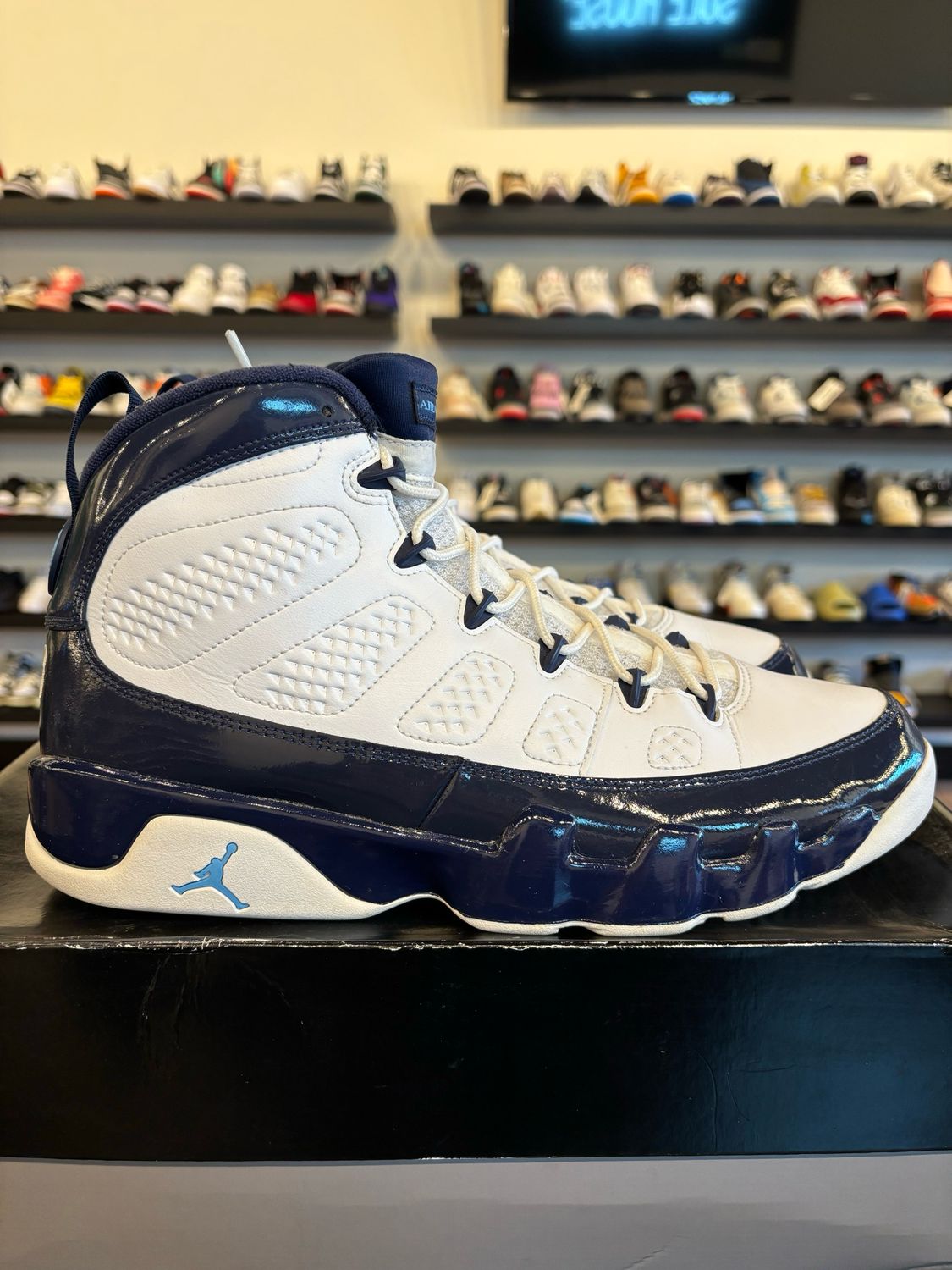 Jordan 9 University Blue Size 11.5 Pre-Owned