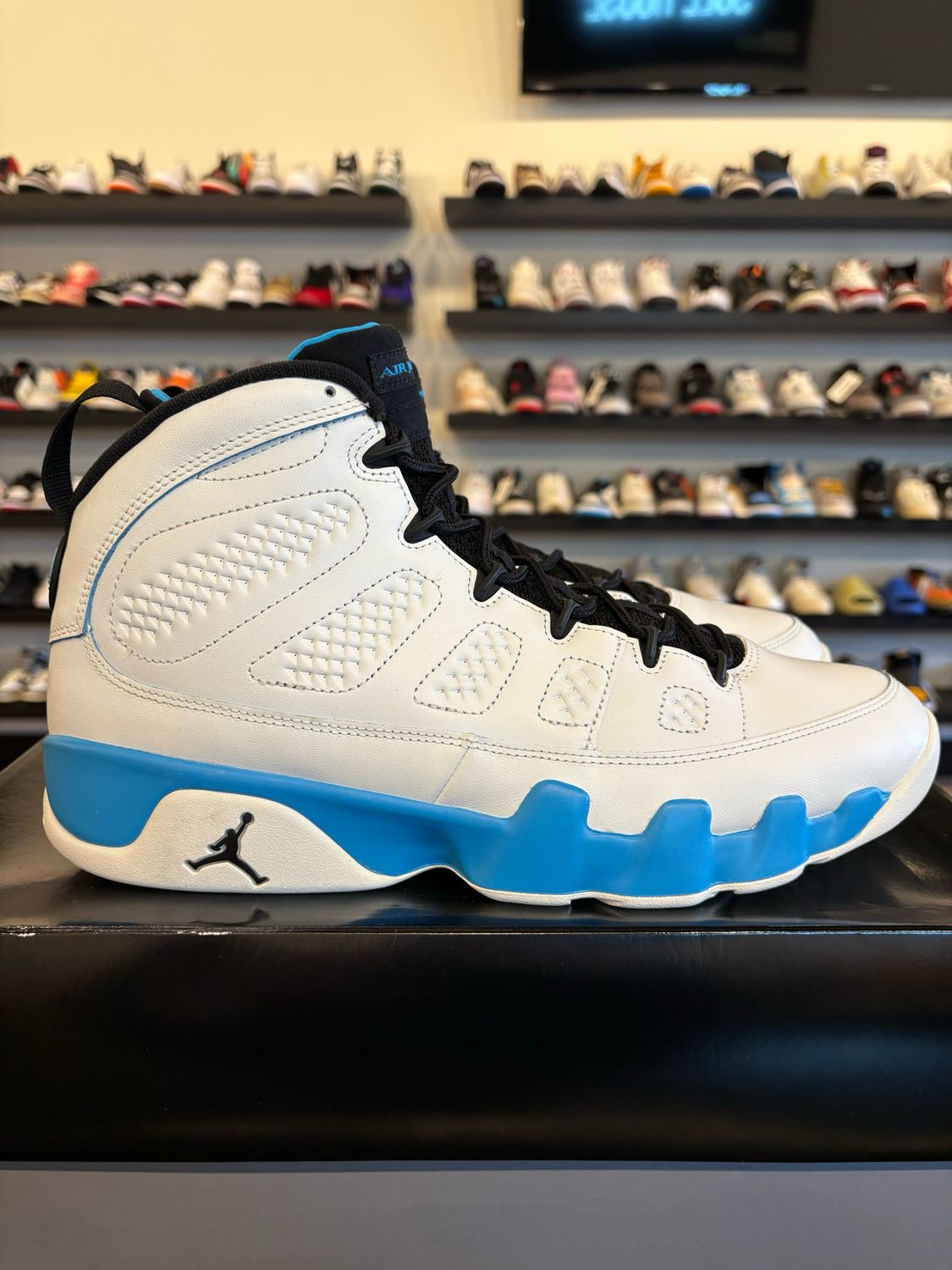 Jordan 9 Powder Blue Size 12 Pre-Owned