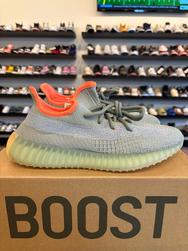 Yeezy 350 V2 Desert Sage Size 9 Brand New
