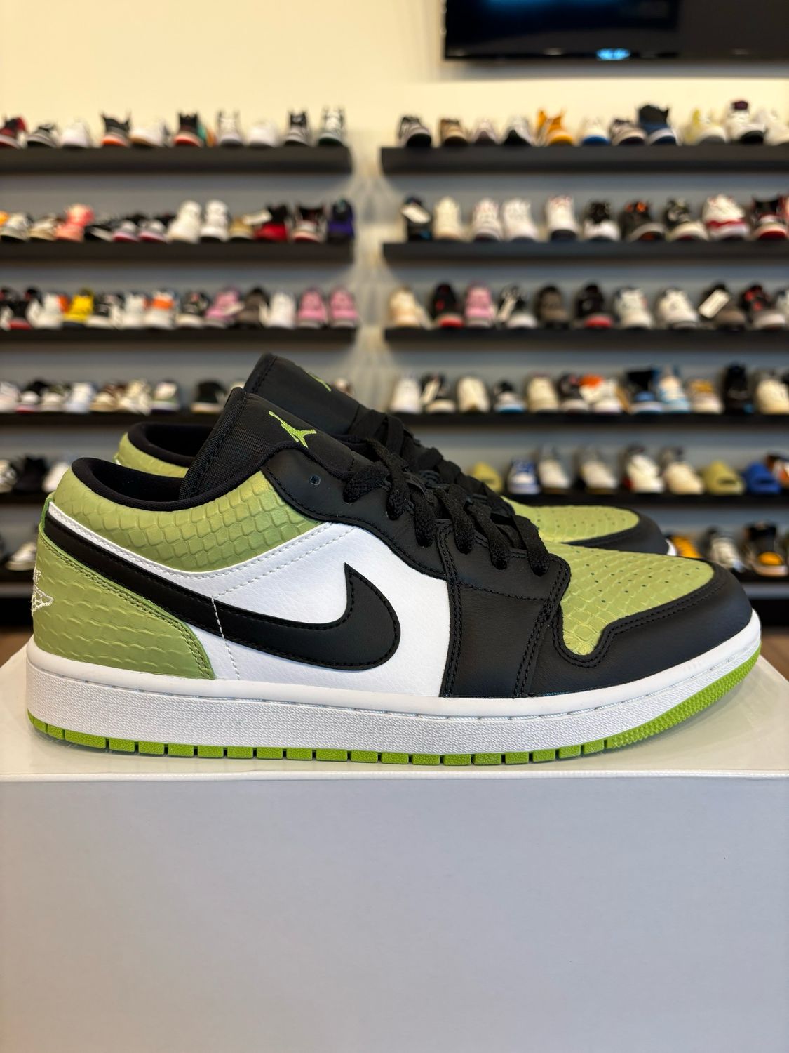 Jordan 1 Low Snakeskin Green Size 10 (11.5W) Brand New
