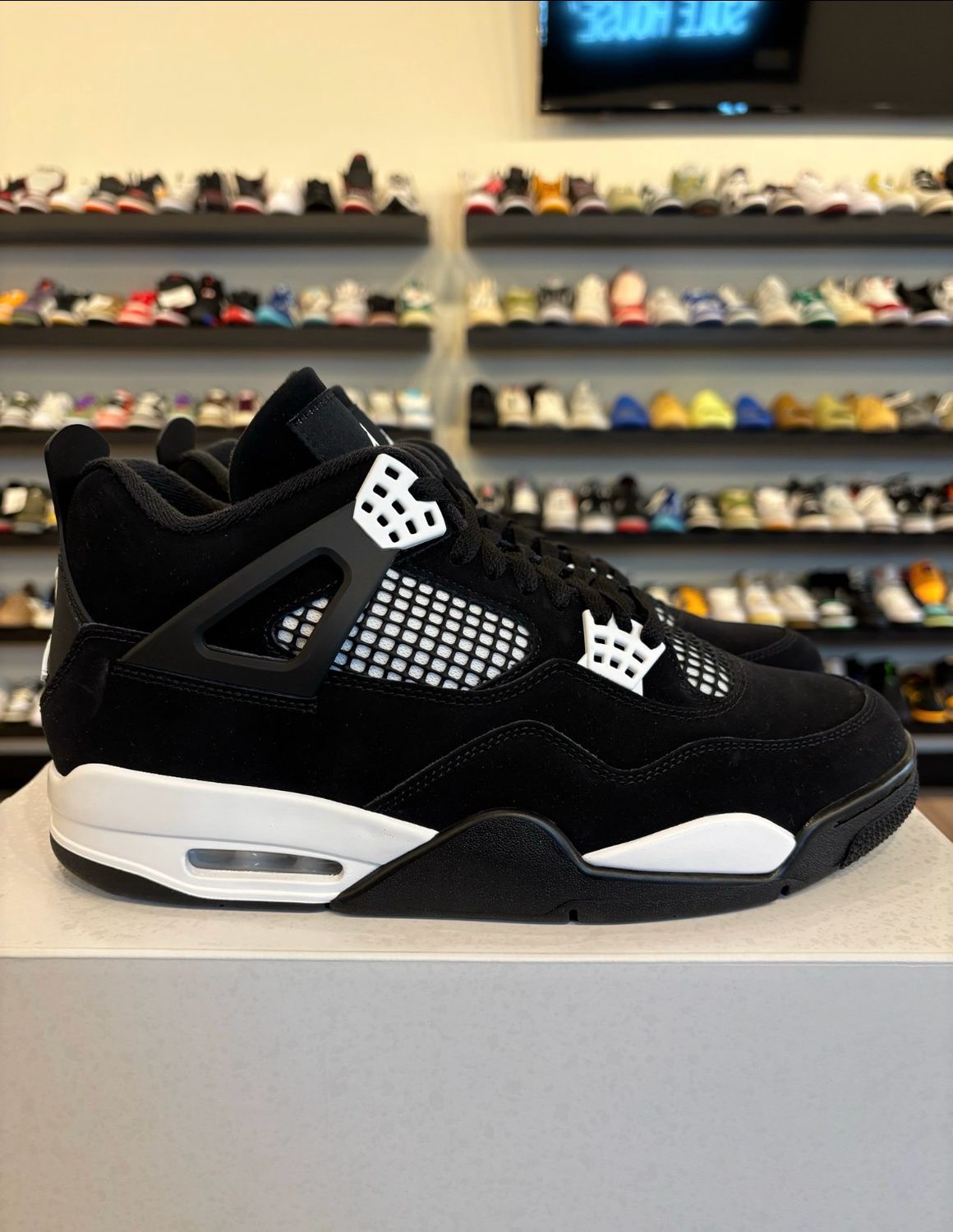 Jordan 4 White Thunder Size 10.5 Brand New