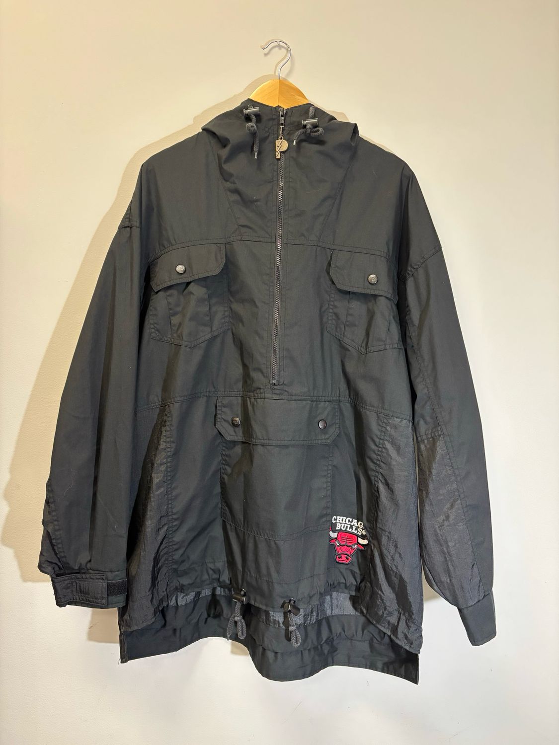 Bulls Pro Player Black Jacket Size XL VINTAGE