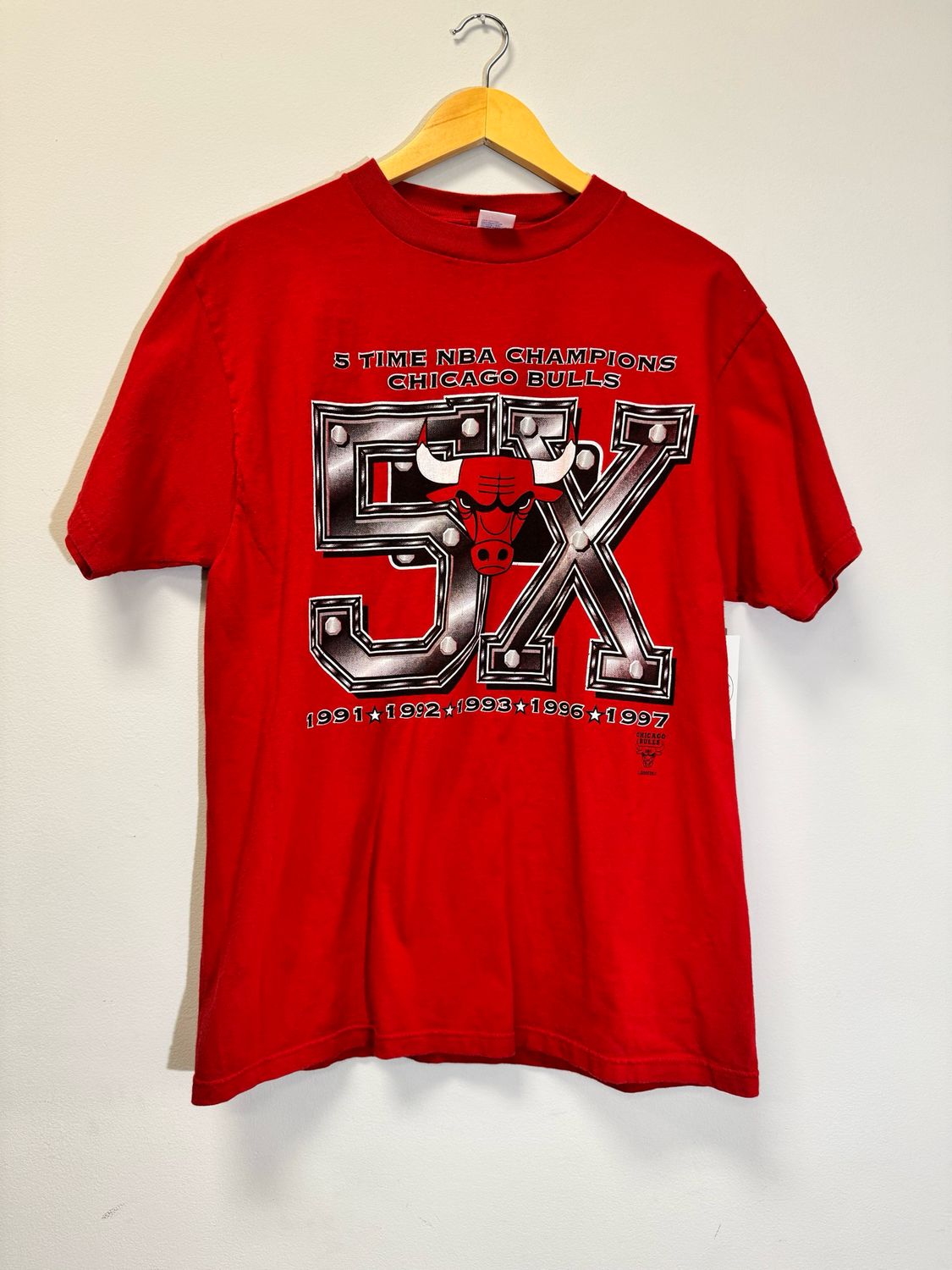 Chicago Bulls 5 Time Champ Tee Red Size Large VINTAGE