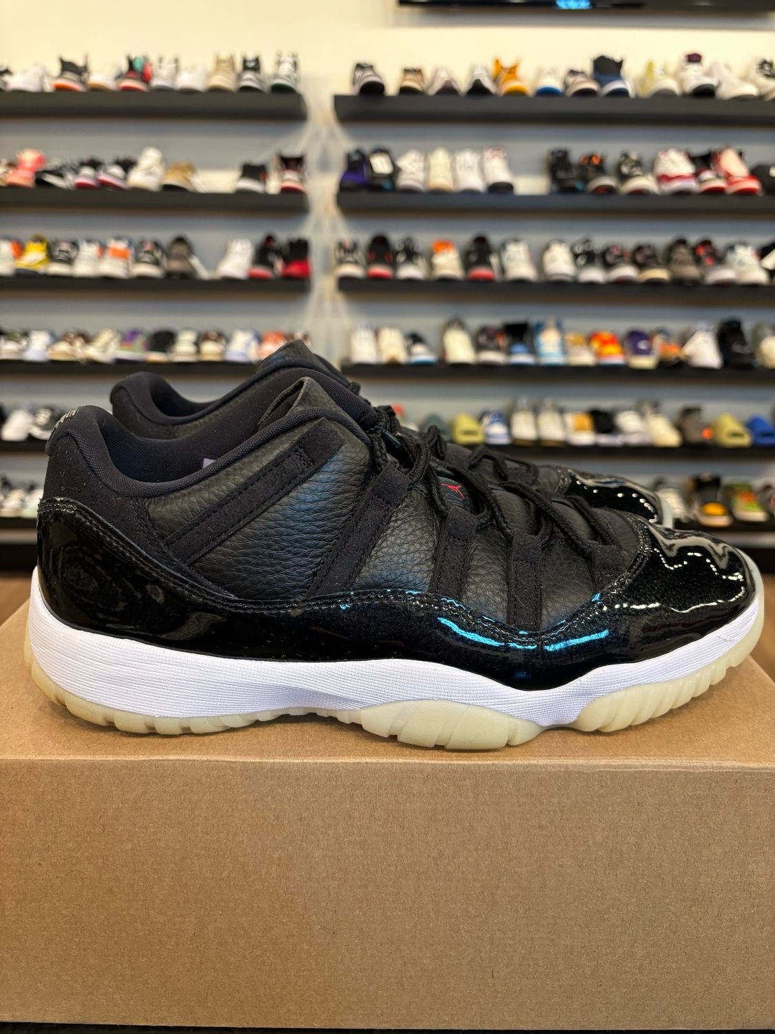 Jordan 11 Low 72-10 Size 10.5 Pre-Owned (No Box)