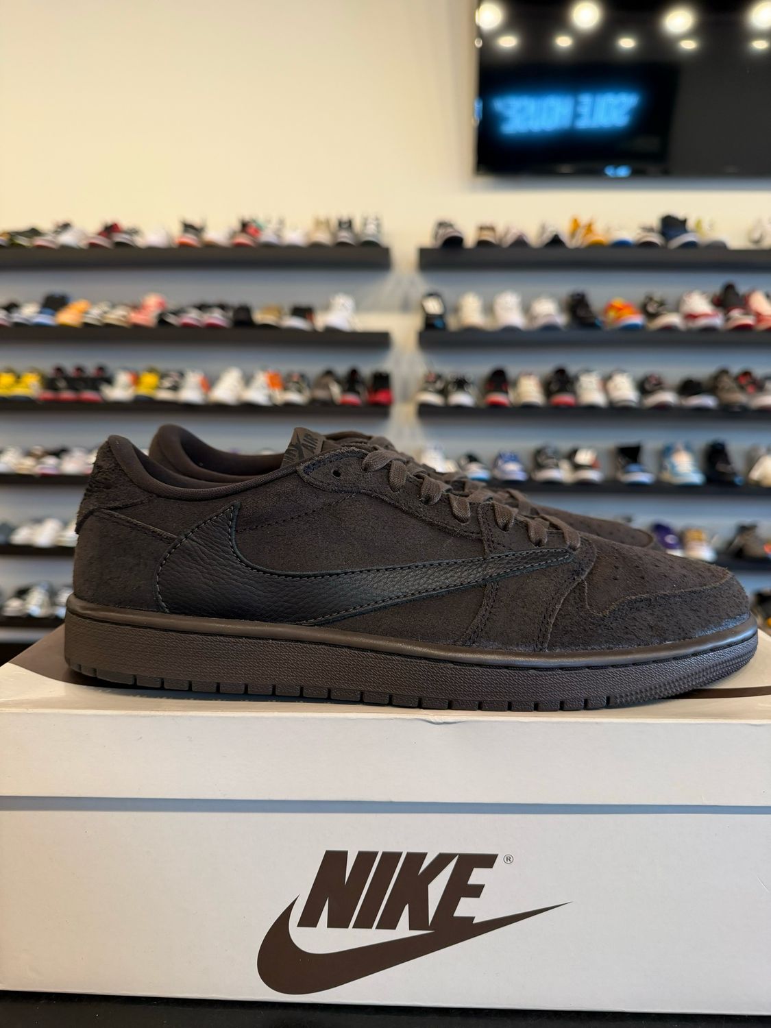 Jordan 1 Low Travis Scott Velvet Brown Size 11 Pre-Owned