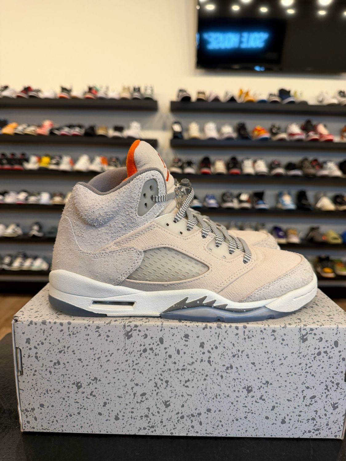 Jordan 5 Craft Ivory Size 7Y (8.5W) Pre-Owned