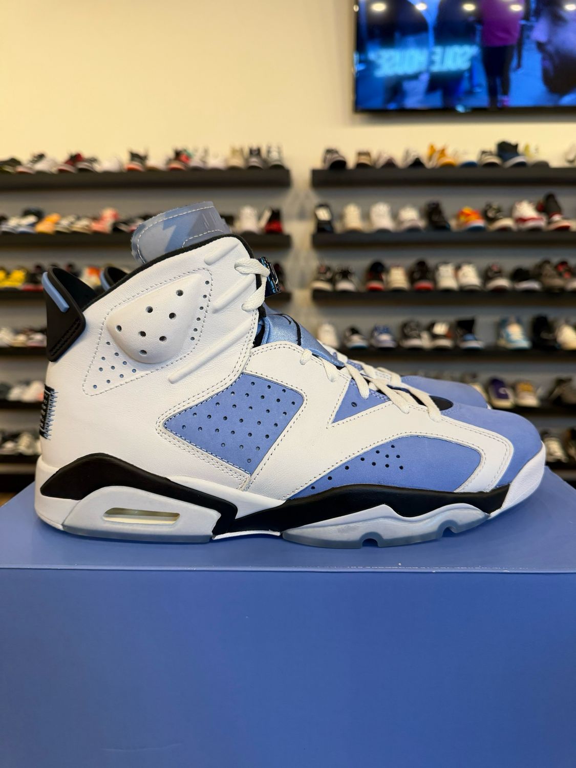 Jordan 6 UNC Size 12 Pre-Owned