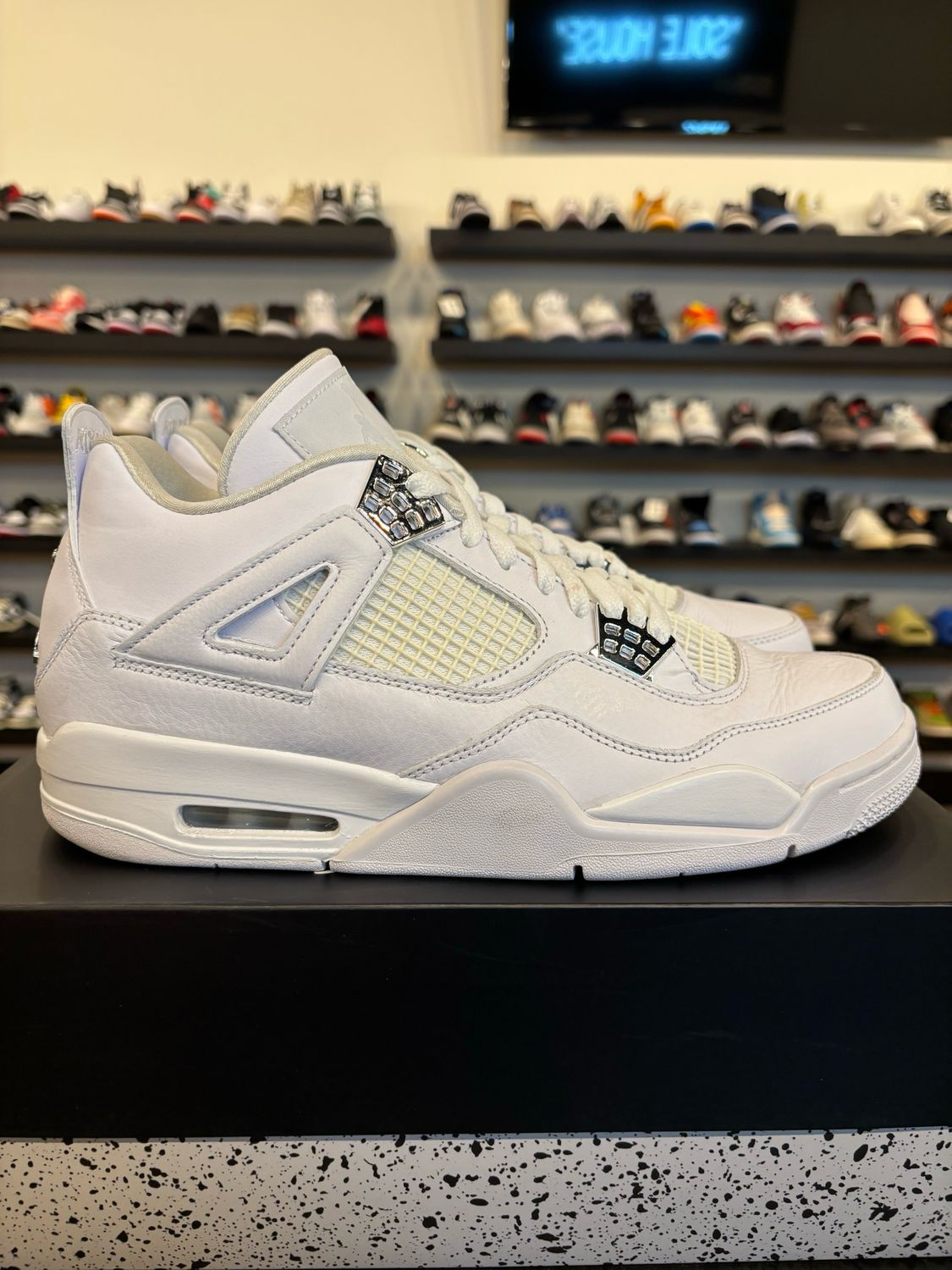 Jordan 4 Pure Money 2017 Size 11 Pre-Owned