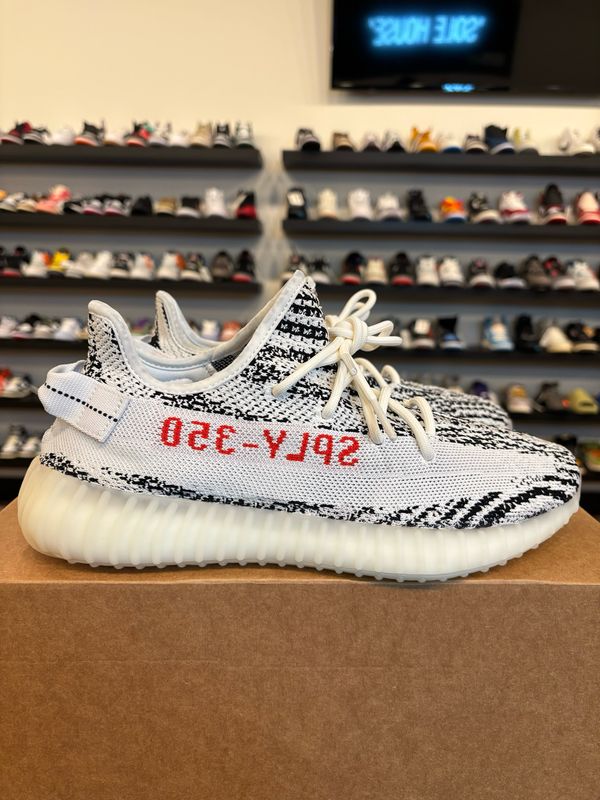 Yeezy 350 V2 Zebra Size 9 Pre-Owned (No Box)