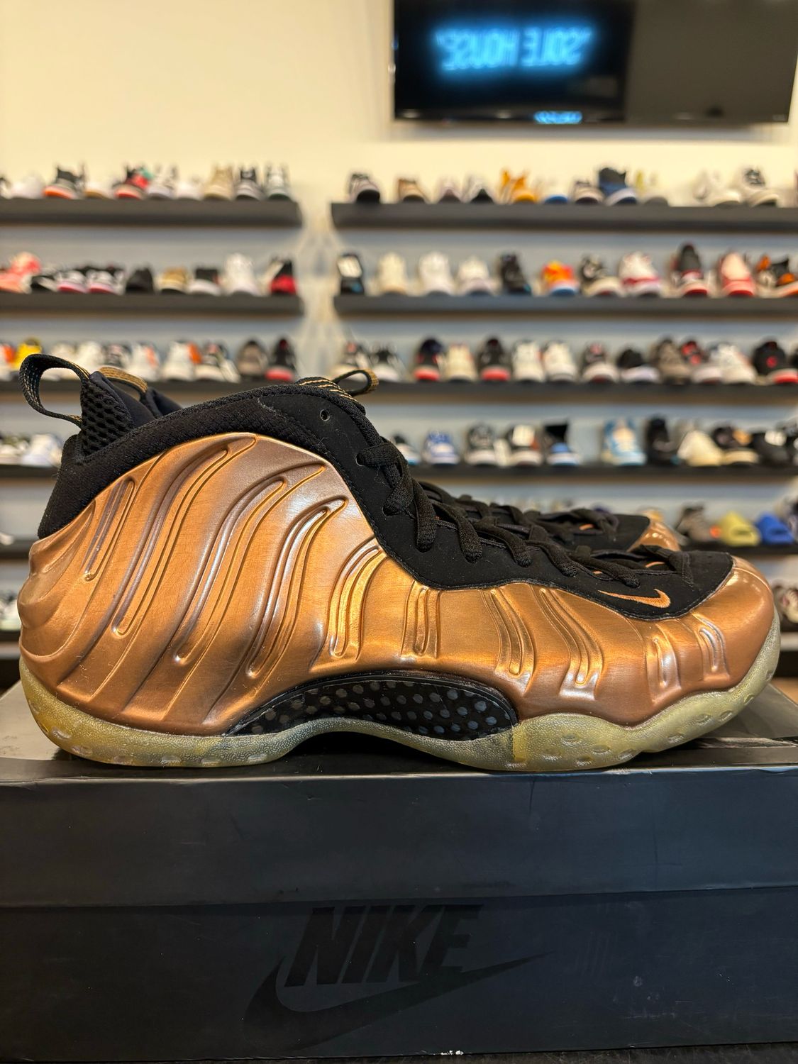 Nike Foamposite Copper 2017 Size 8.5 Pre-Owned