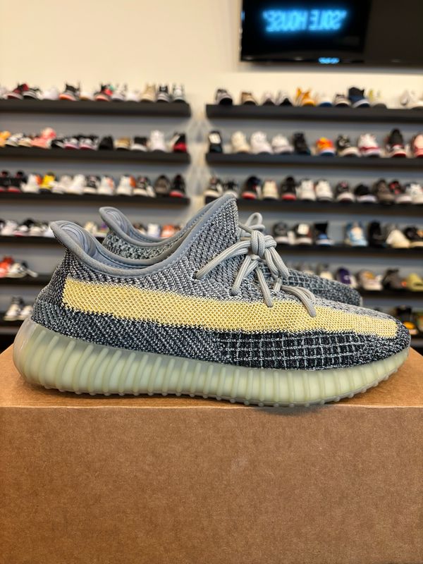 Yeezy 350 V2 Ash Blue Size 8 Pre-Owned (No Box)
