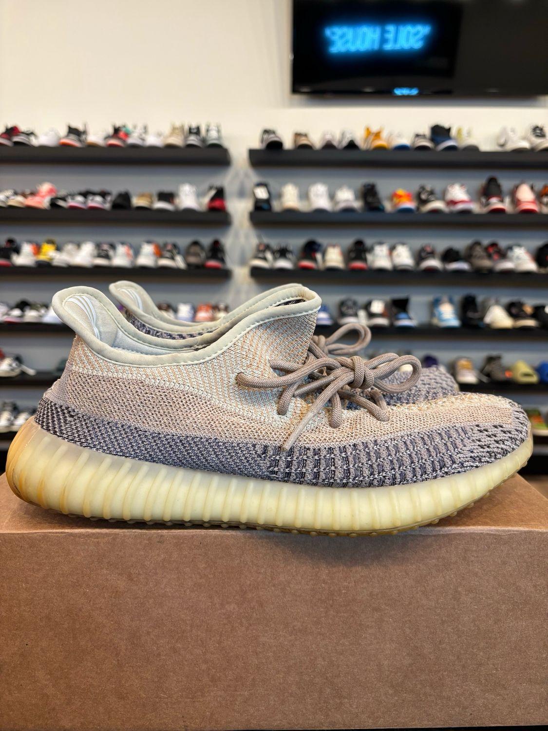 Yeezy 350 V2 Ash Pearl Size 10.5 Pre-Owned (No Box)