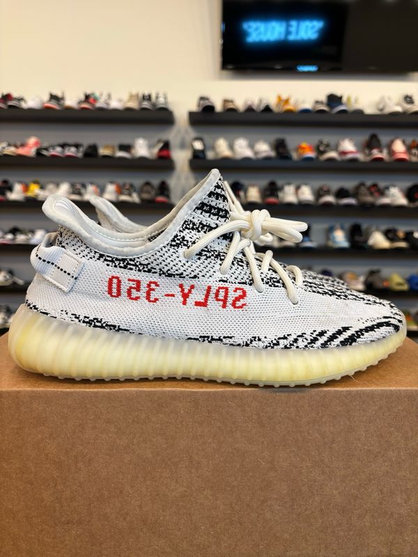 Yeezy 350 V2 Zebra Size 8 Pre-Owned (No Box)