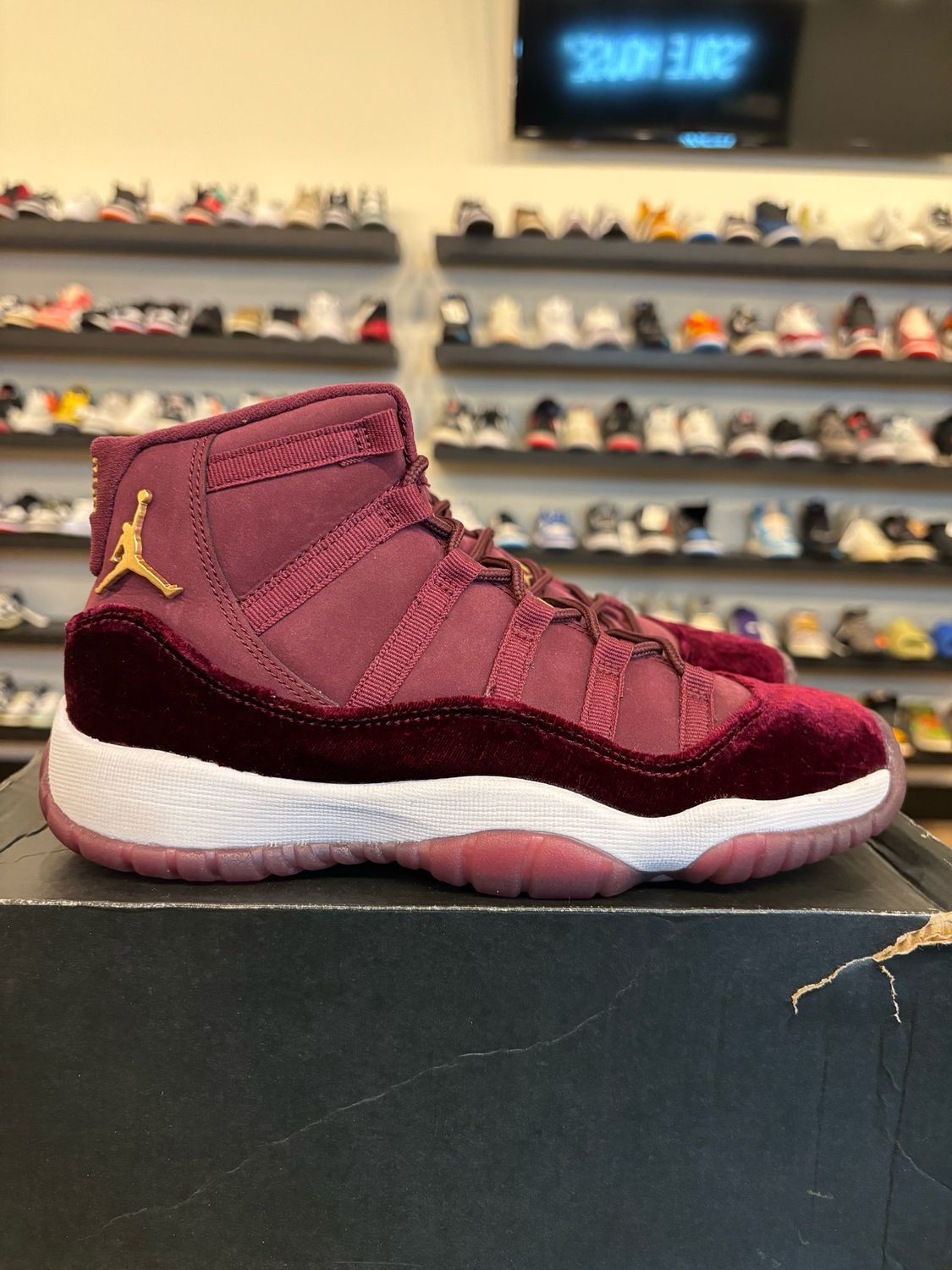 Jordan 11 Heiress Night Maroon Size 5Y (6.5W) Pre-Owned