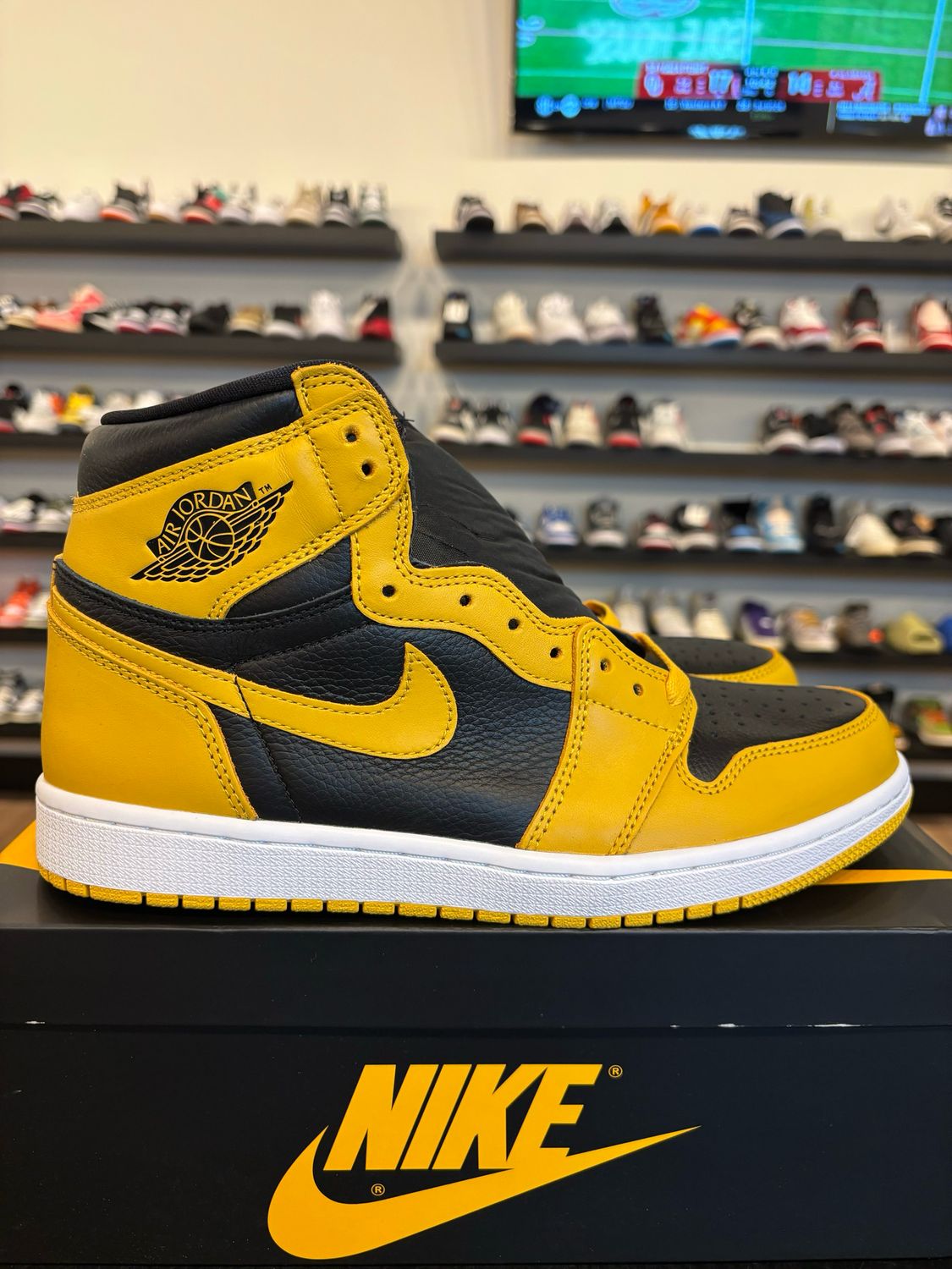 Jordan 1 Pollen Size 9.5 Brand New