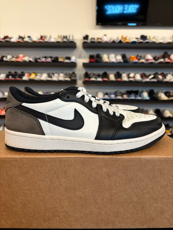 Jordan 1 Low Mocha Size 8.5 Pre-Owned (No Box)