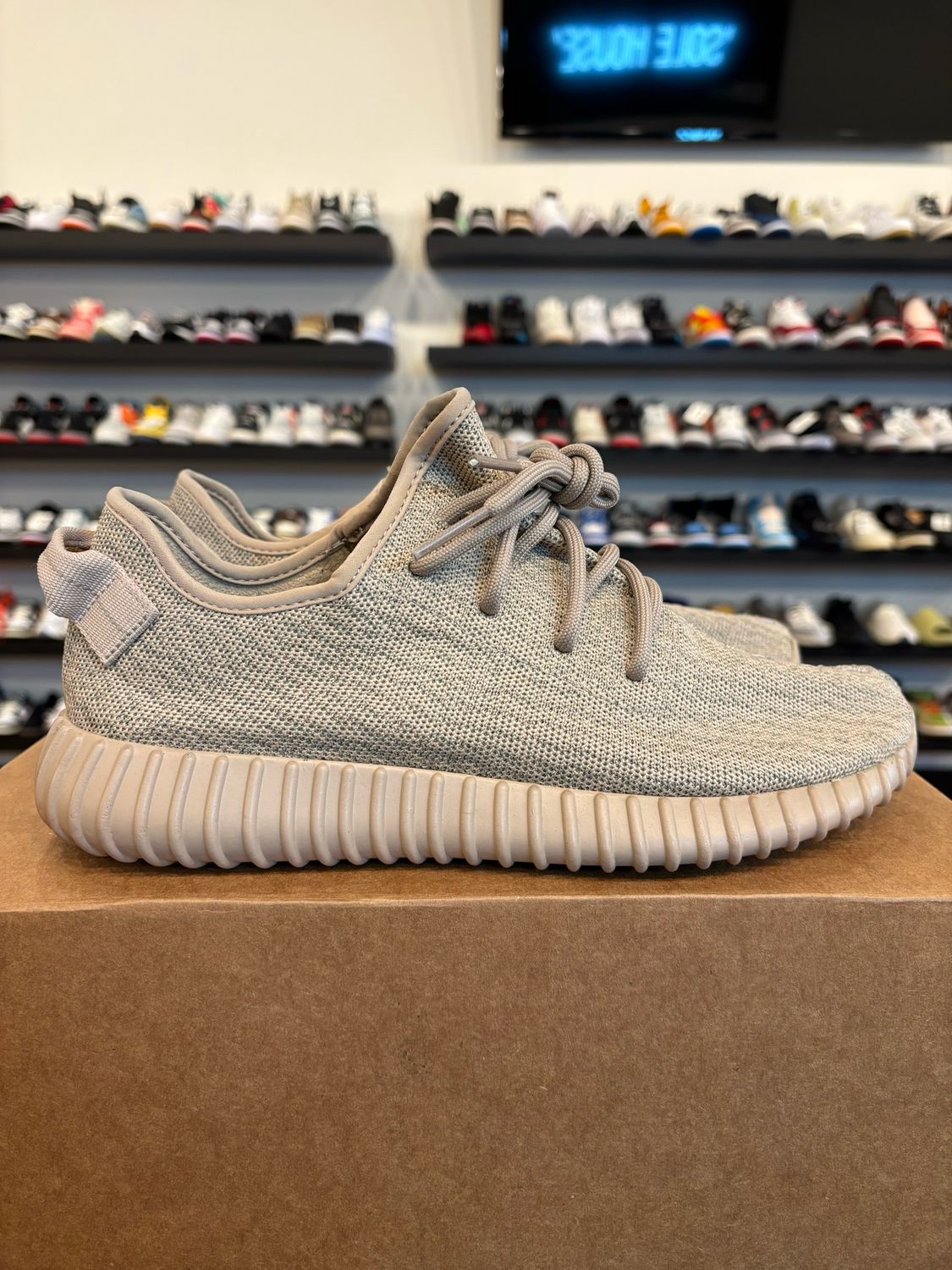 Yeezy 350 Oxford Tan Size 9 Pre-Owned (No Box)