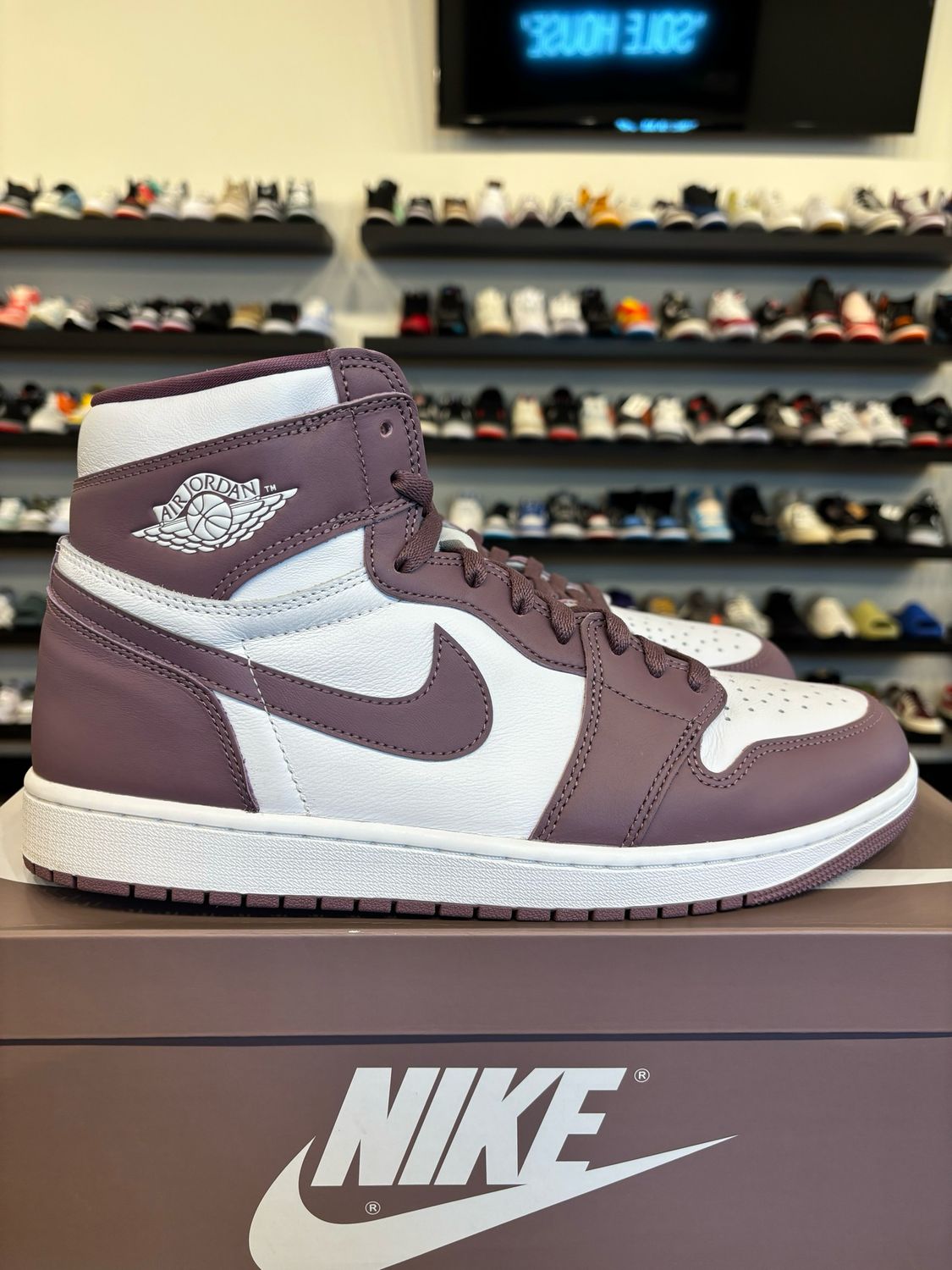 Jordan 1 Mau​​ve Size 12 Pre-Owned