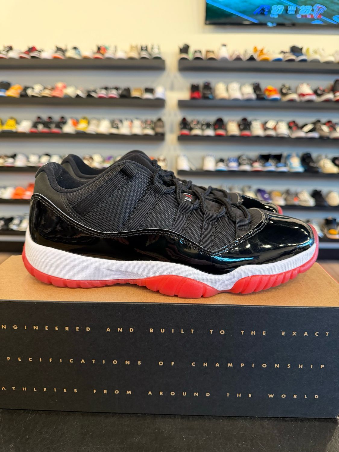 Jordan 11 Low Bred 2025 Size 10.5 Pre-Owned
