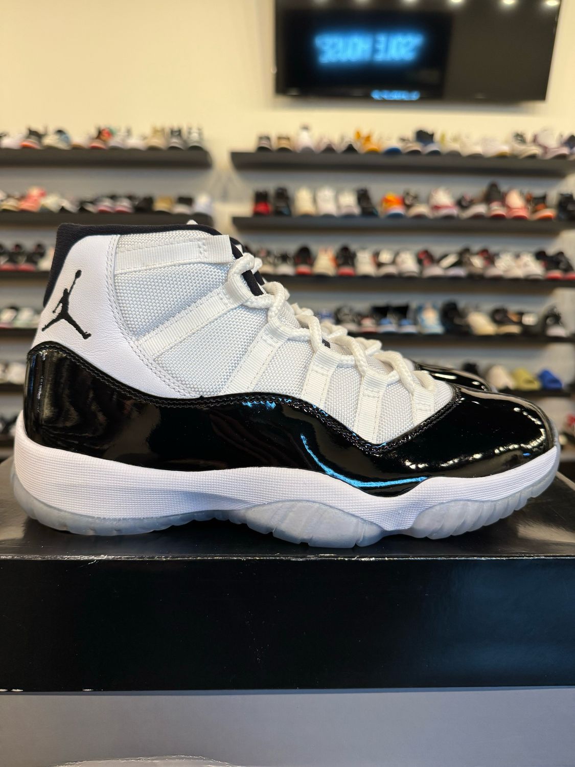 Jordan 11 Concord 2018 Size 8.5 Brand New