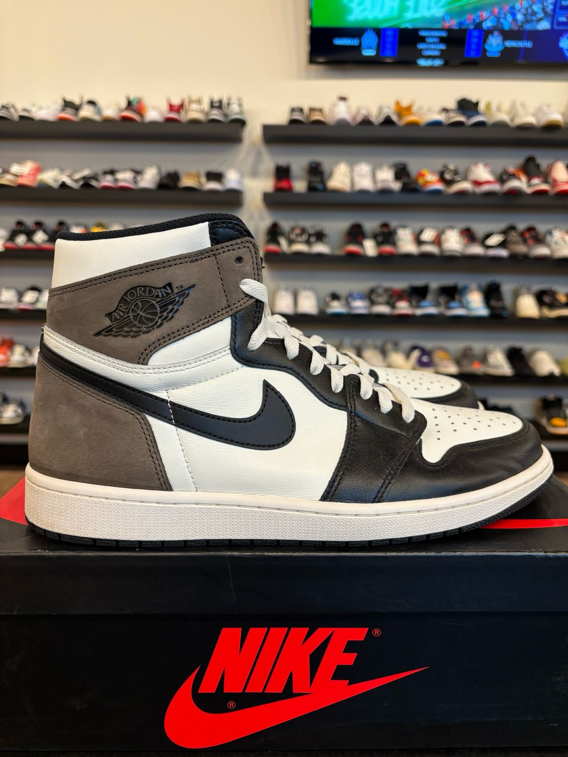 Jordan 1 Mocha Size 12 Pre-Owned