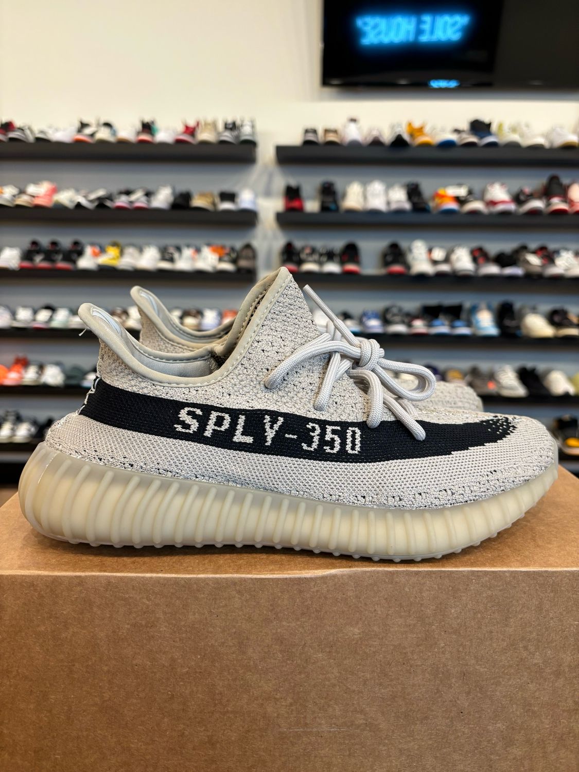 Yeezy 350 V2 Slate Size 8 Pre-Owned (No Box)