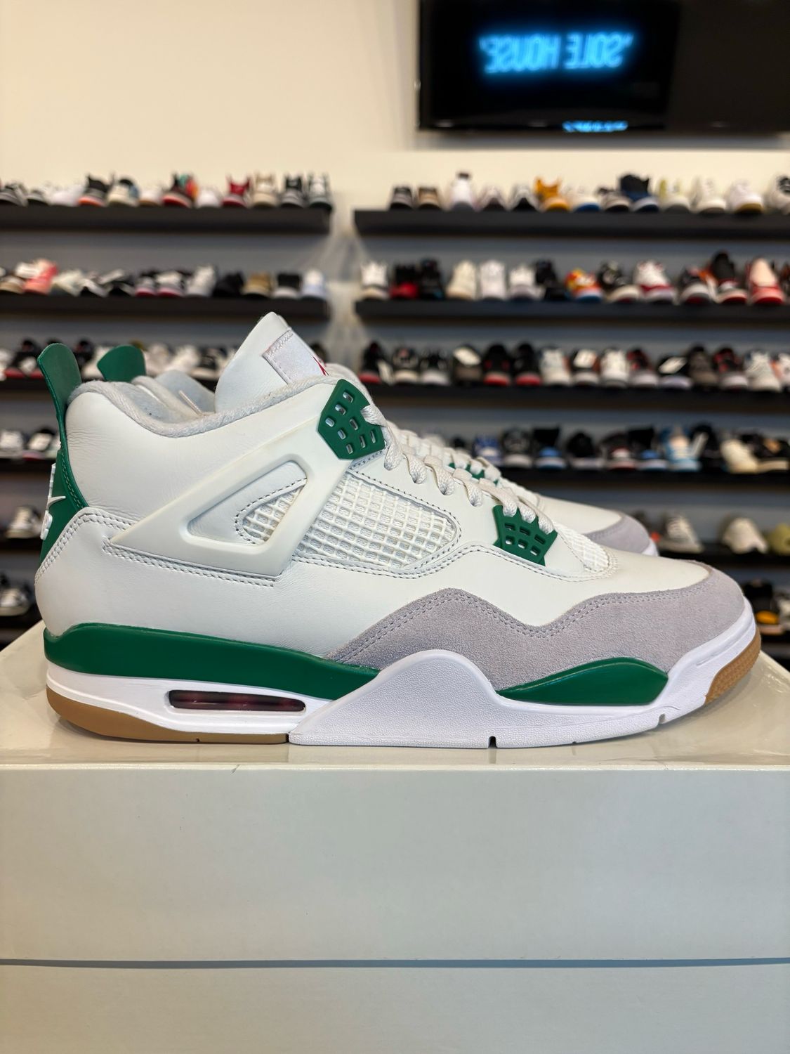 Jordan 4 SB Pine Green Size 12 Pre-Owned