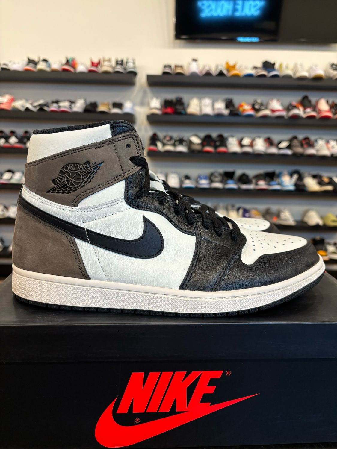Jordan 1 Mocha Size 11 Pre-Owned