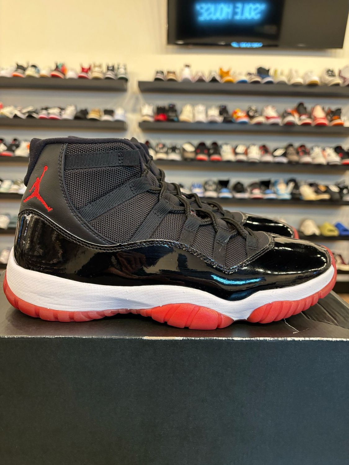 Jordan 11 Bred 2019 Size 10.5 Pre-Owned