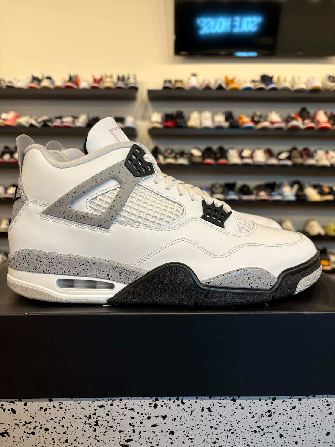 Jordan 4 White Cement 2025 Size 10.5 Pre-Owned