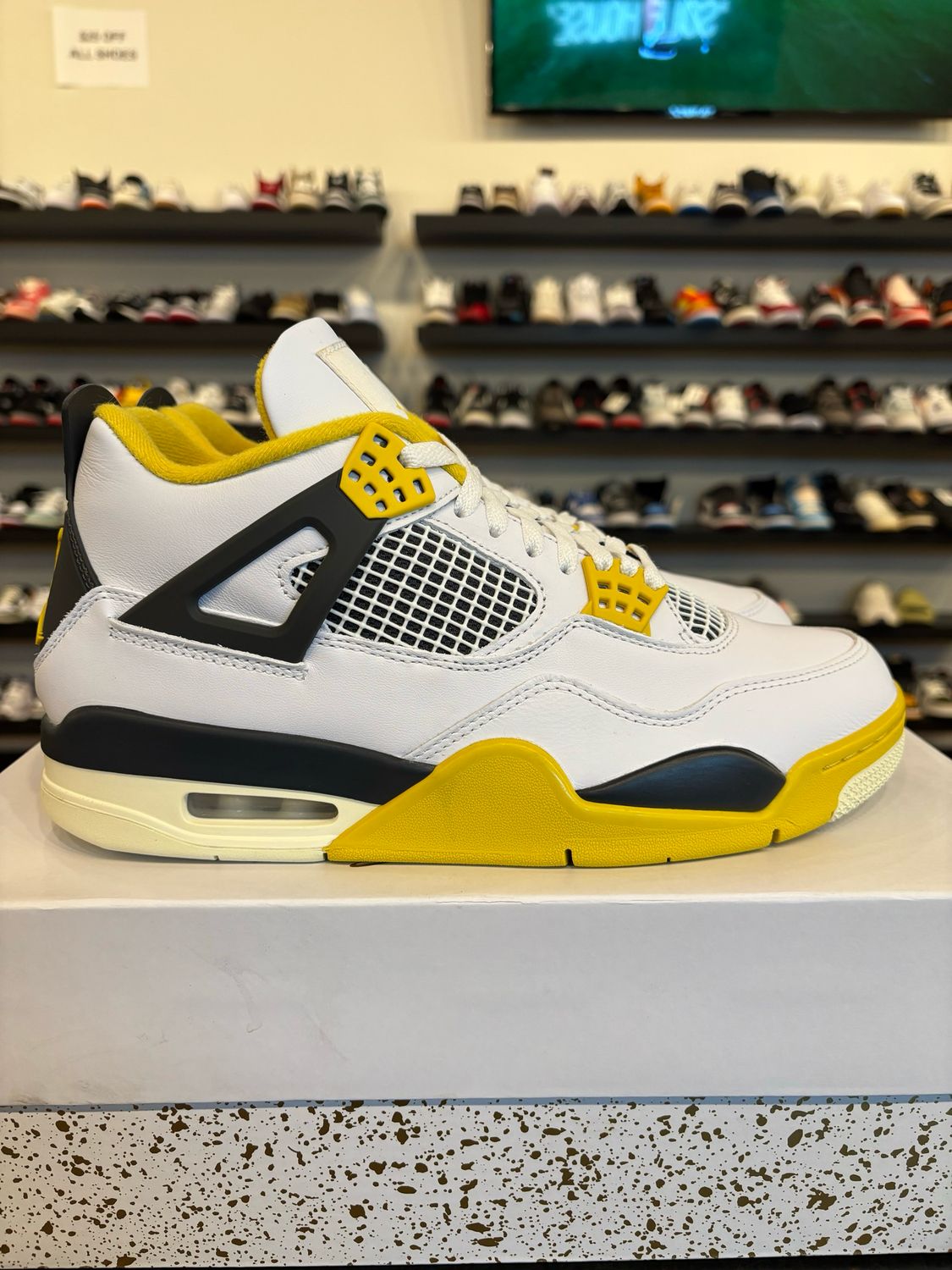 Jordan 4 Vivid Sulfur Size 9.5 (11W) Brand New
