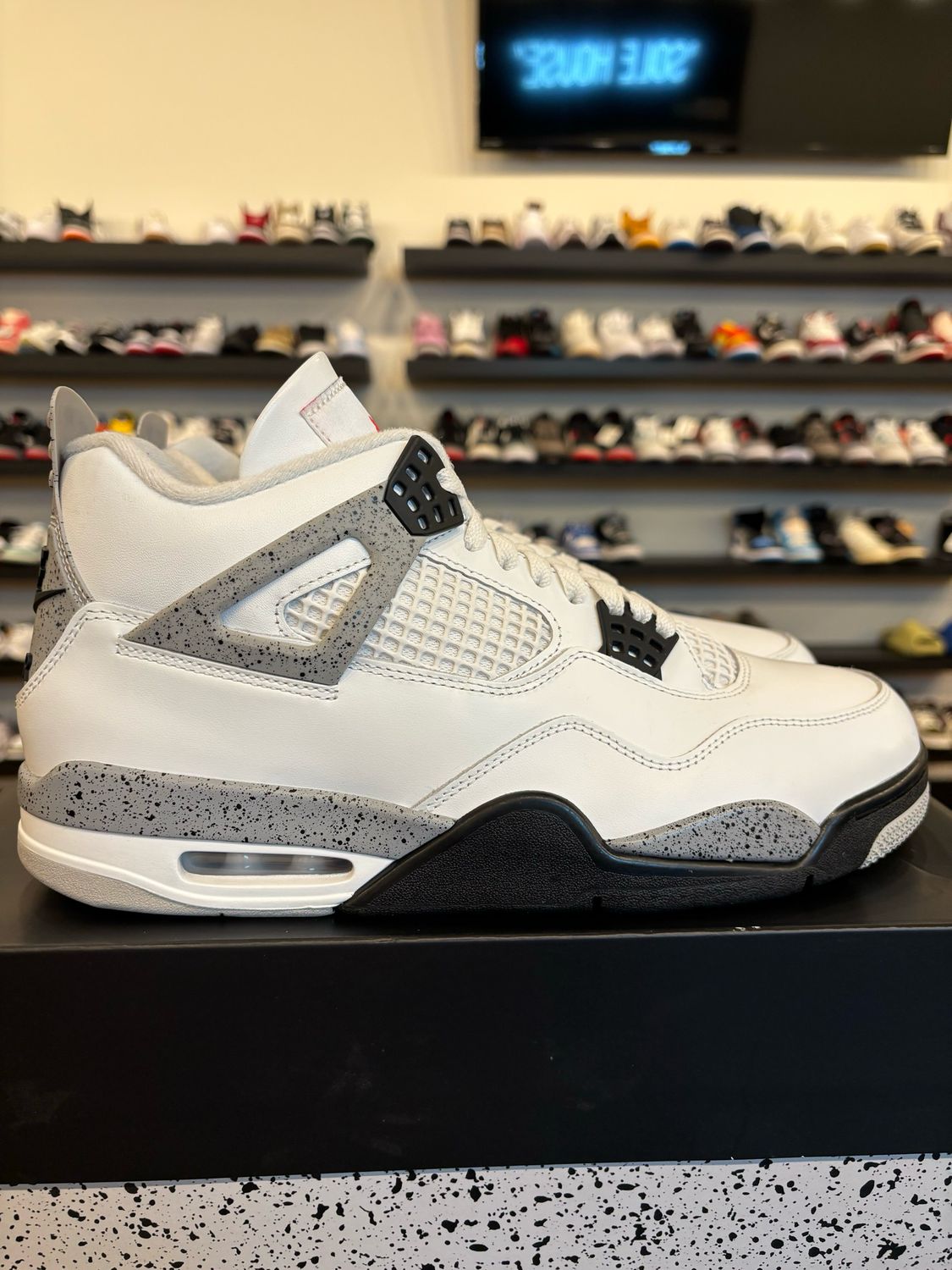 Jordan 4 White Cement 2025 Size 11 Pre-Owned