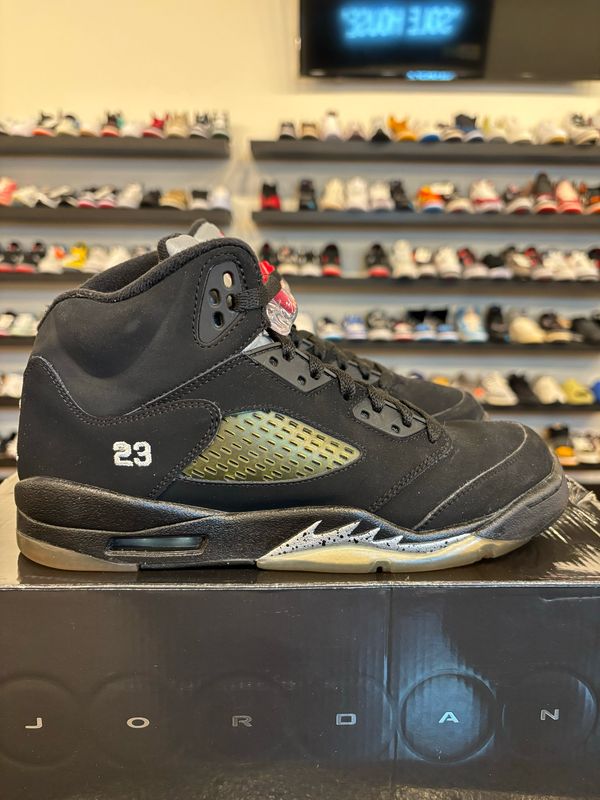 Jordan 5 Black Metallic 2011 Size 6.5Y (8W) Pre-Owned