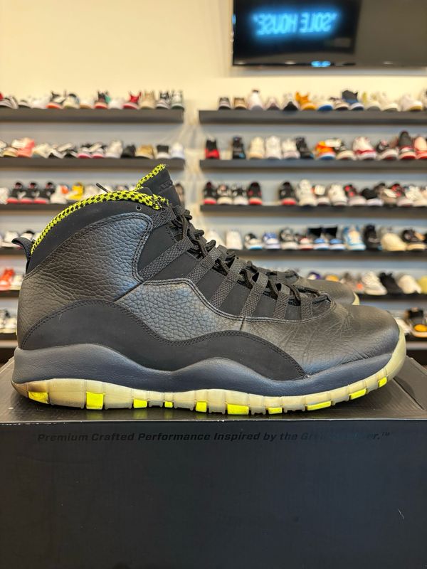 Jordan 10 Venom Size 13 Pre-Owned