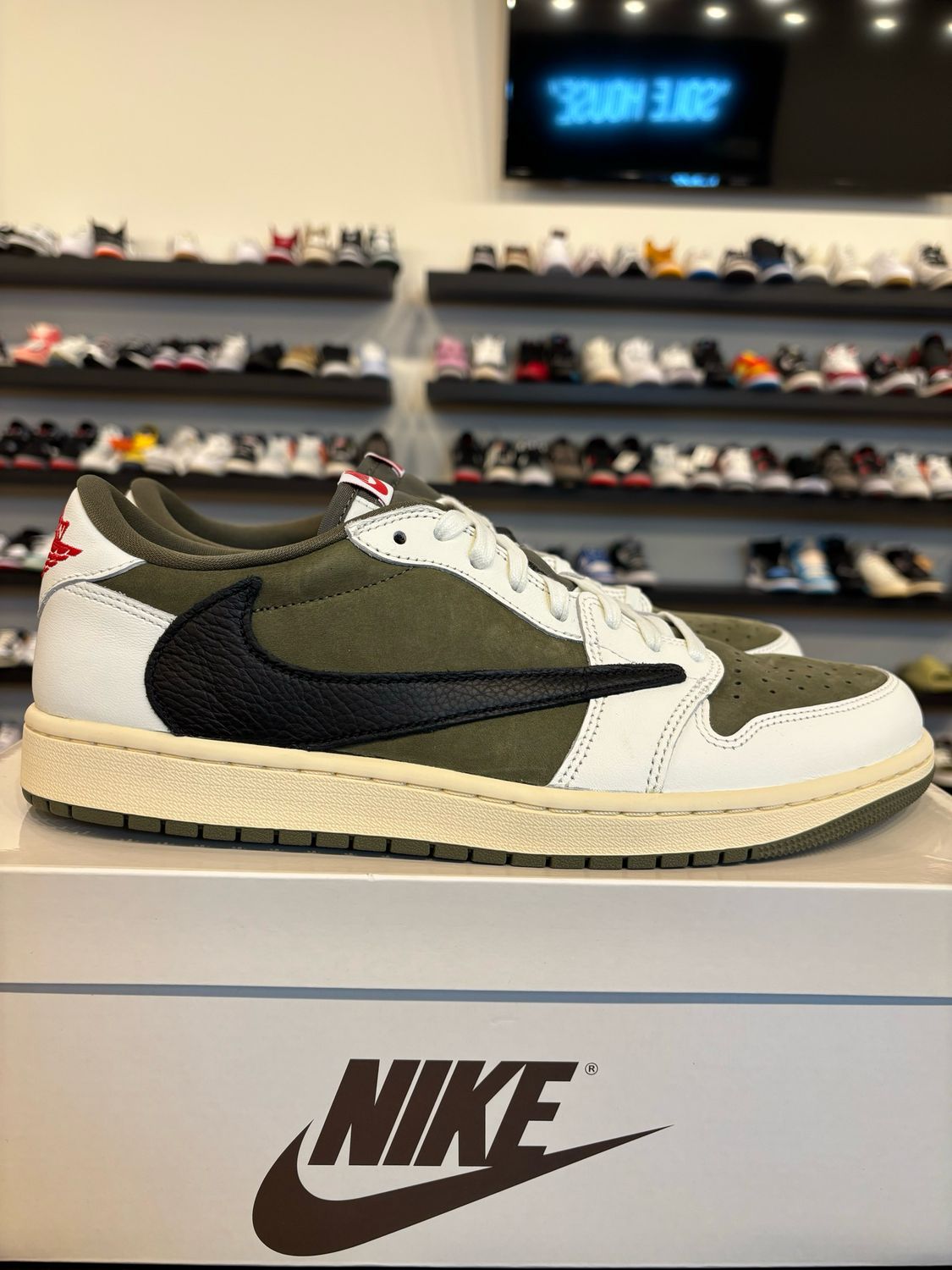 Jordan 1 Low Travis Scott Medium Olive Size 11.5 Pre-Owned