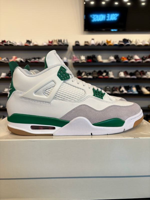 Jordan 4 SB Pine Green Size 11.5 Pre-Owned