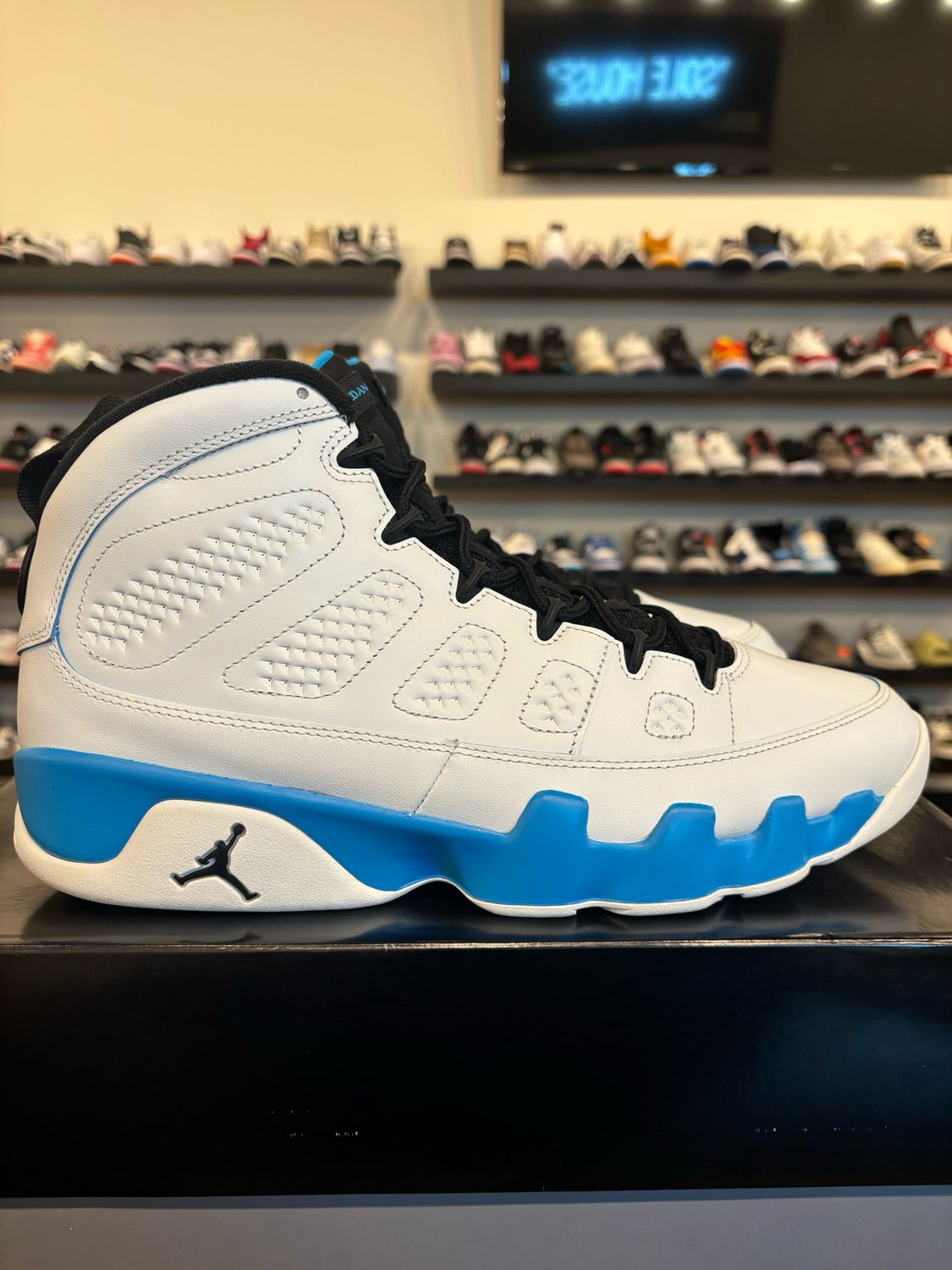 Jordan 9 Powder Blue Size 12 Pre-Owned