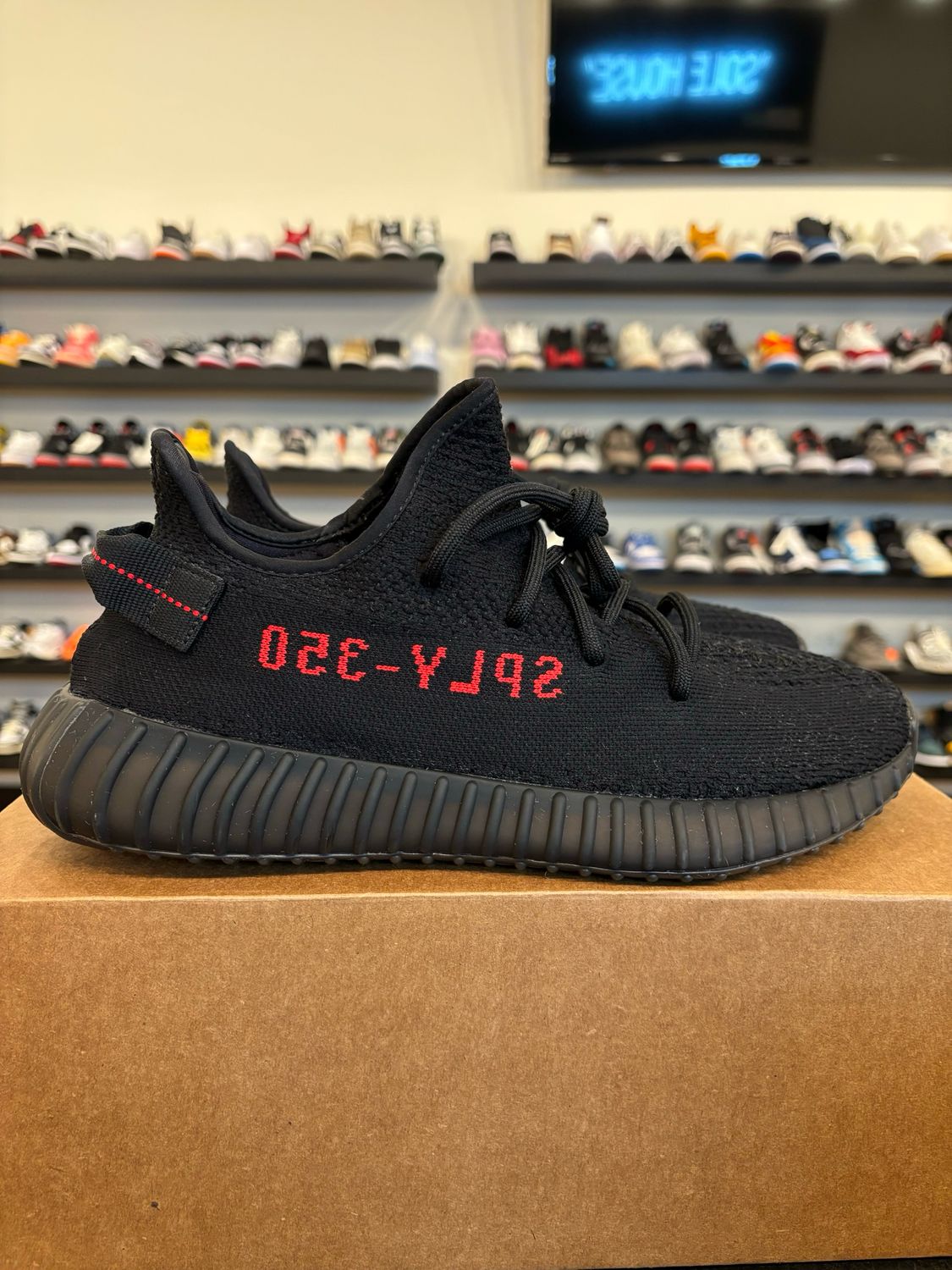 Yeezy 350 V2 Bred Size 10 Pre-Owned (No Box)