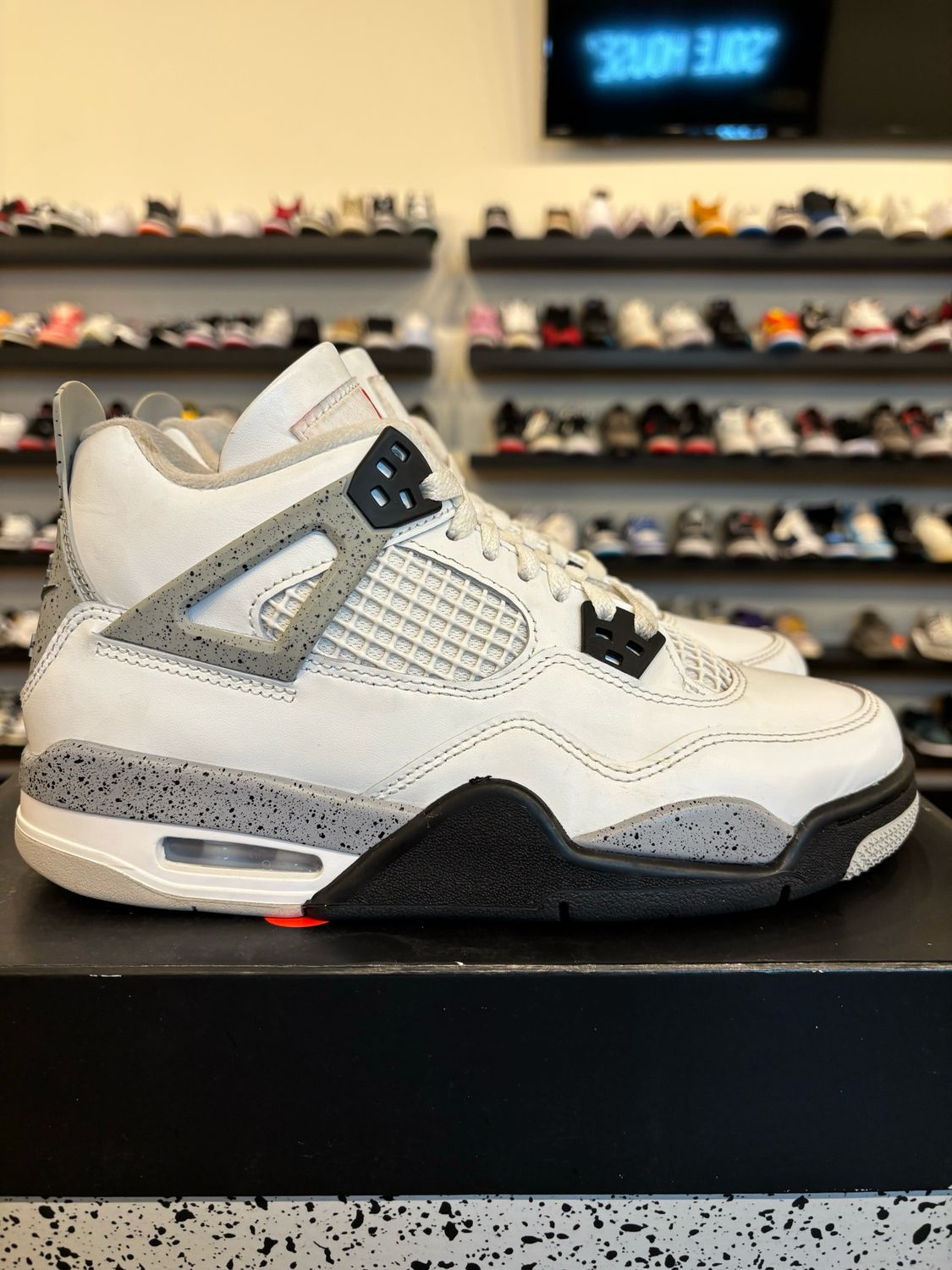 Jordan 4 White Cement Size 6Y (7.5W) Pre-Owned